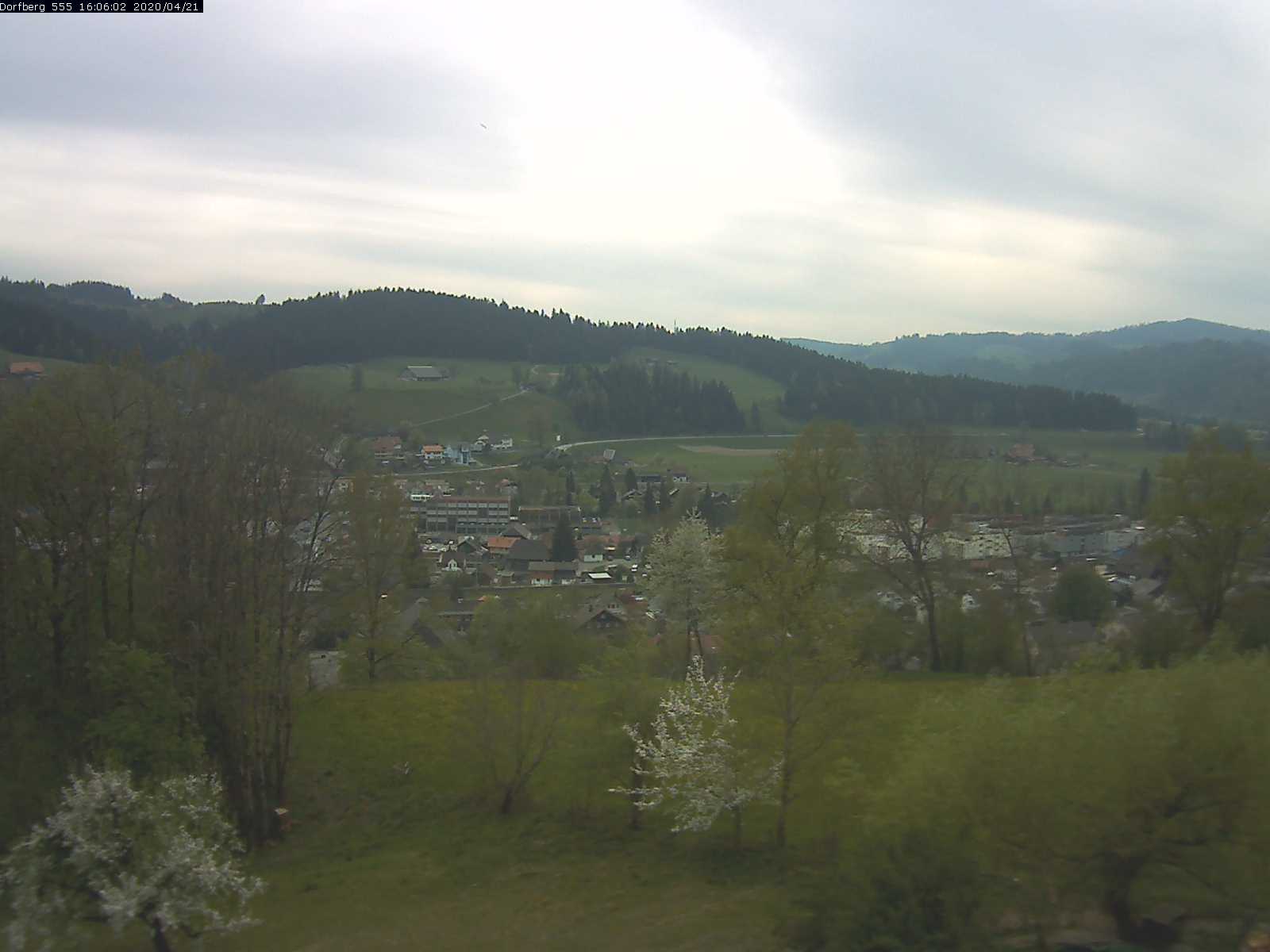 Webcam-Bild: Aussicht vom Dorfberg in Langnau 20200421-160601