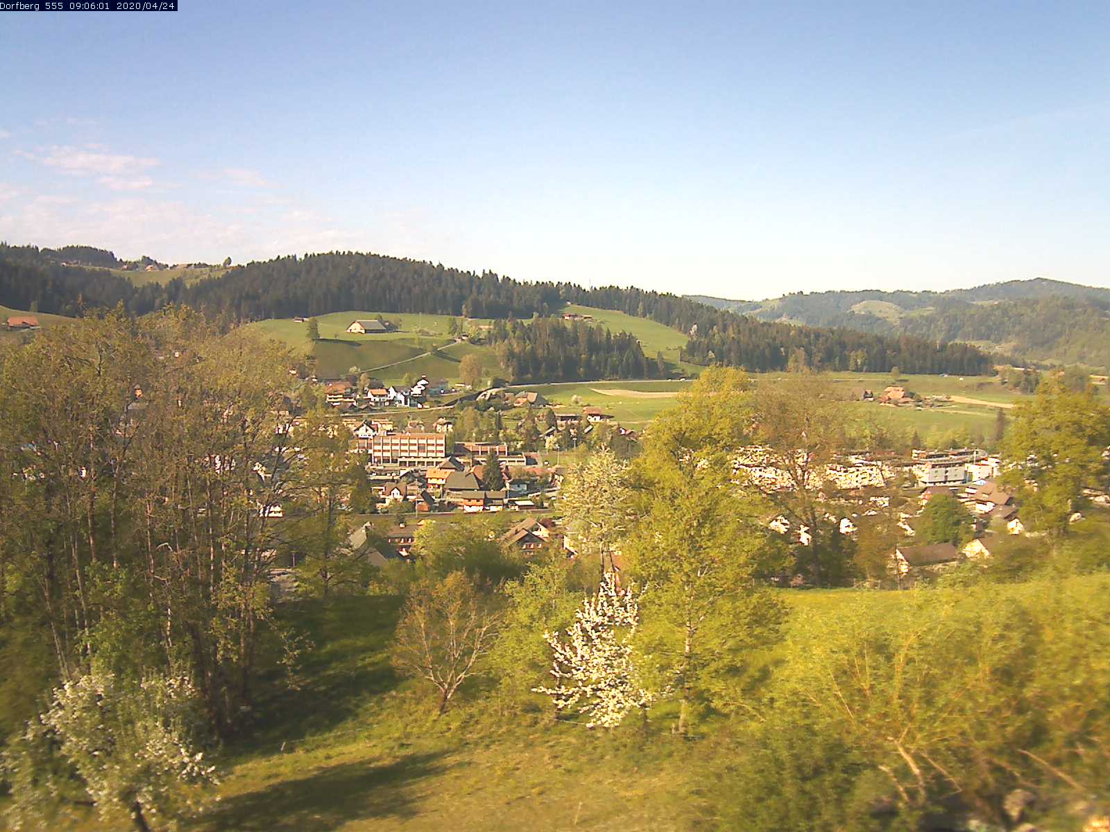 Webcam-Bild: Aussicht vom Dorfberg in Langnau 20200424-090601