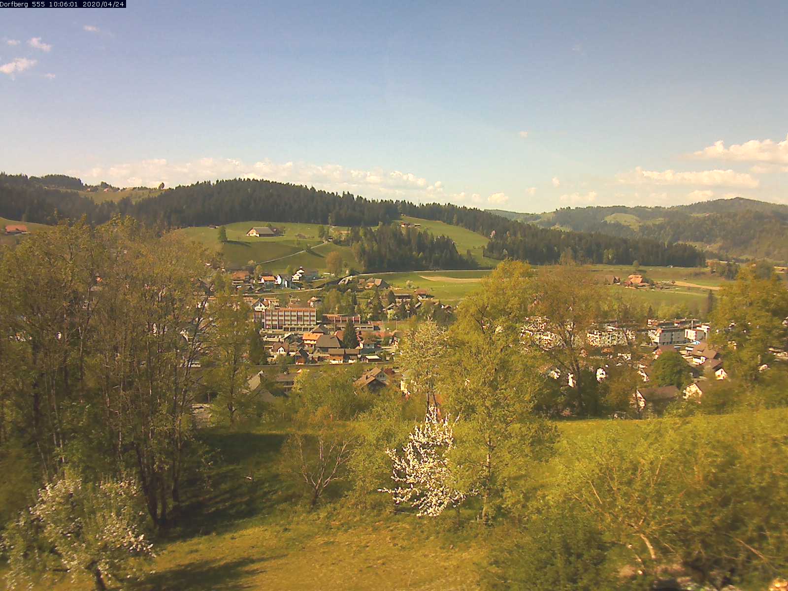 Webcam-Bild: Aussicht vom Dorfberg in Langnau 20200424-100601
