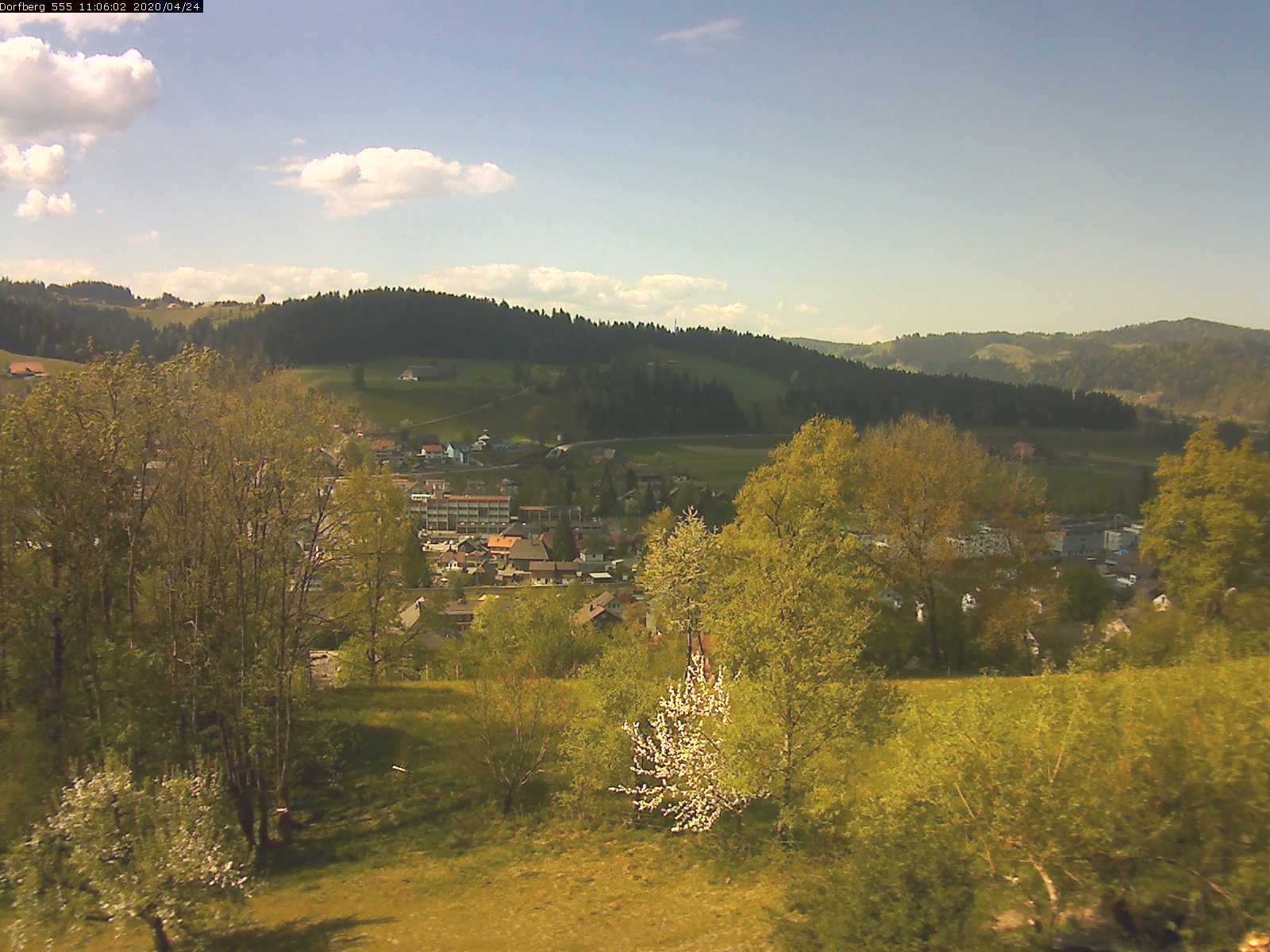 Webcam-Bild: Aussicht vom Dorfberg in Langnau 20200424-110601