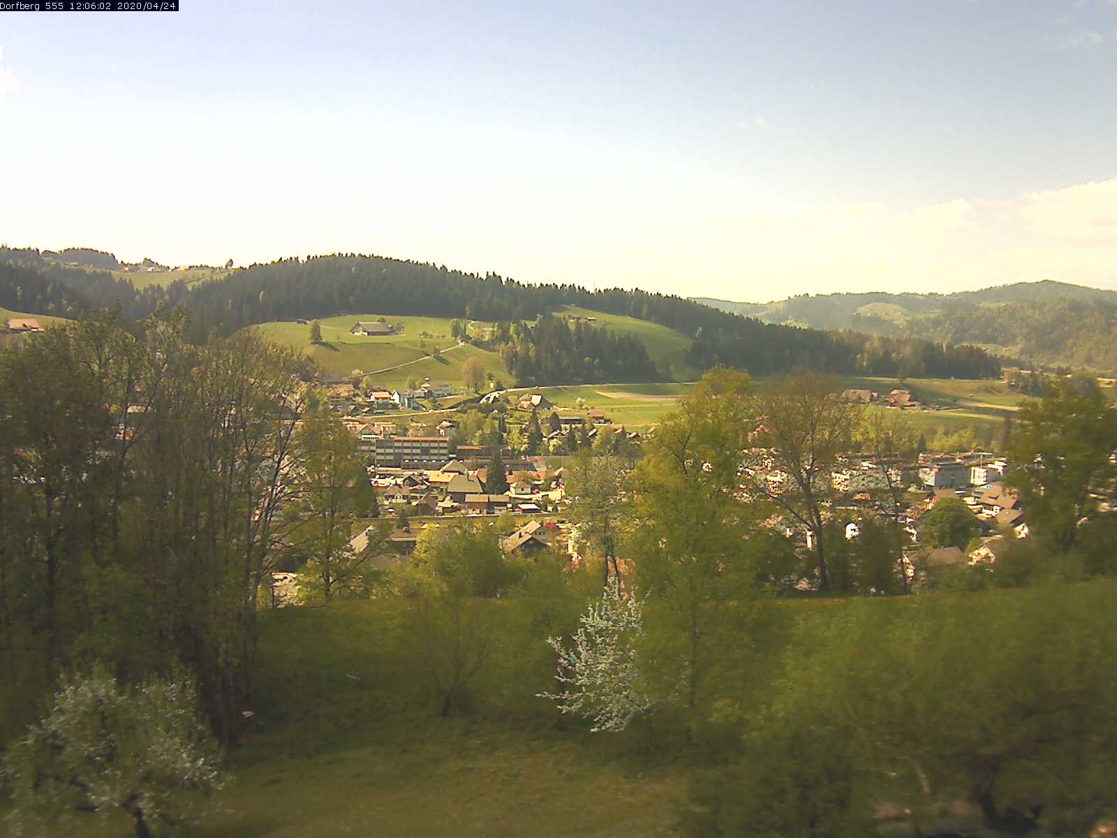 Webcam-Bild: Aussicht vom Dorfberg in Langnau 20200424-120601