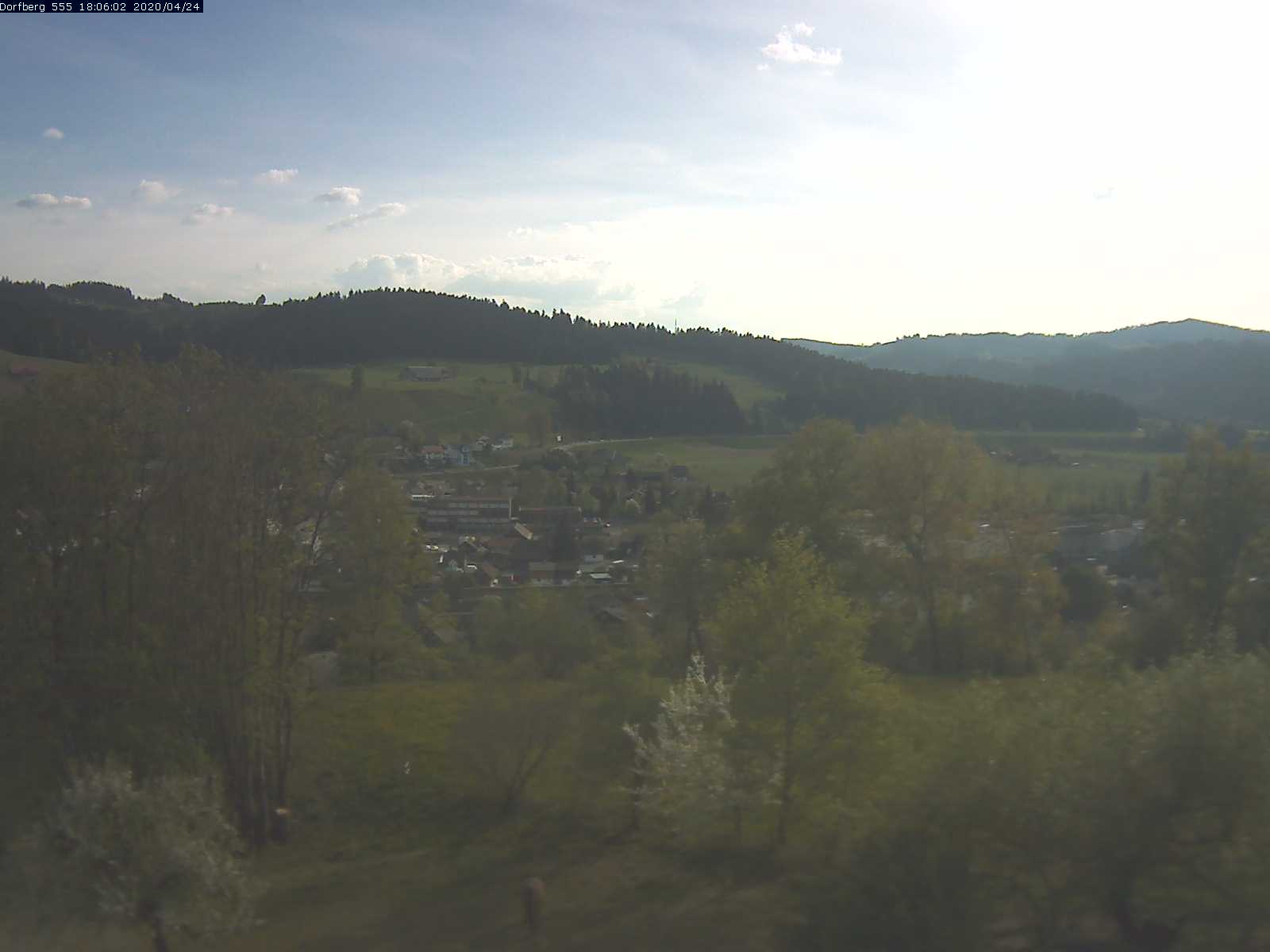 Webcam-Bild: Aussicht vom Dorfberg in Langnau 20200424-180601