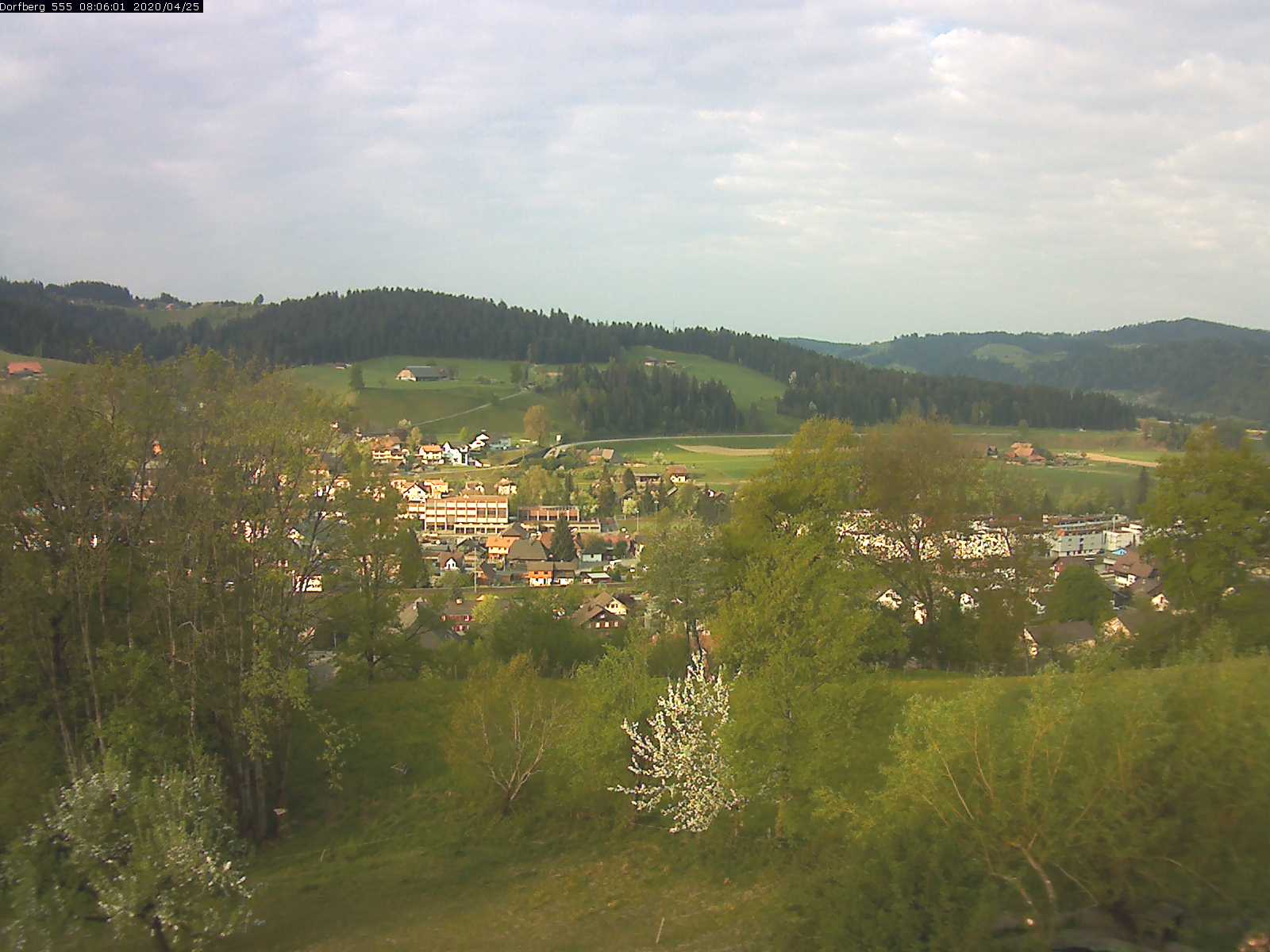 Webcam-Bild: Aussicht vom Dorfberg in Langnau 20200425-080601