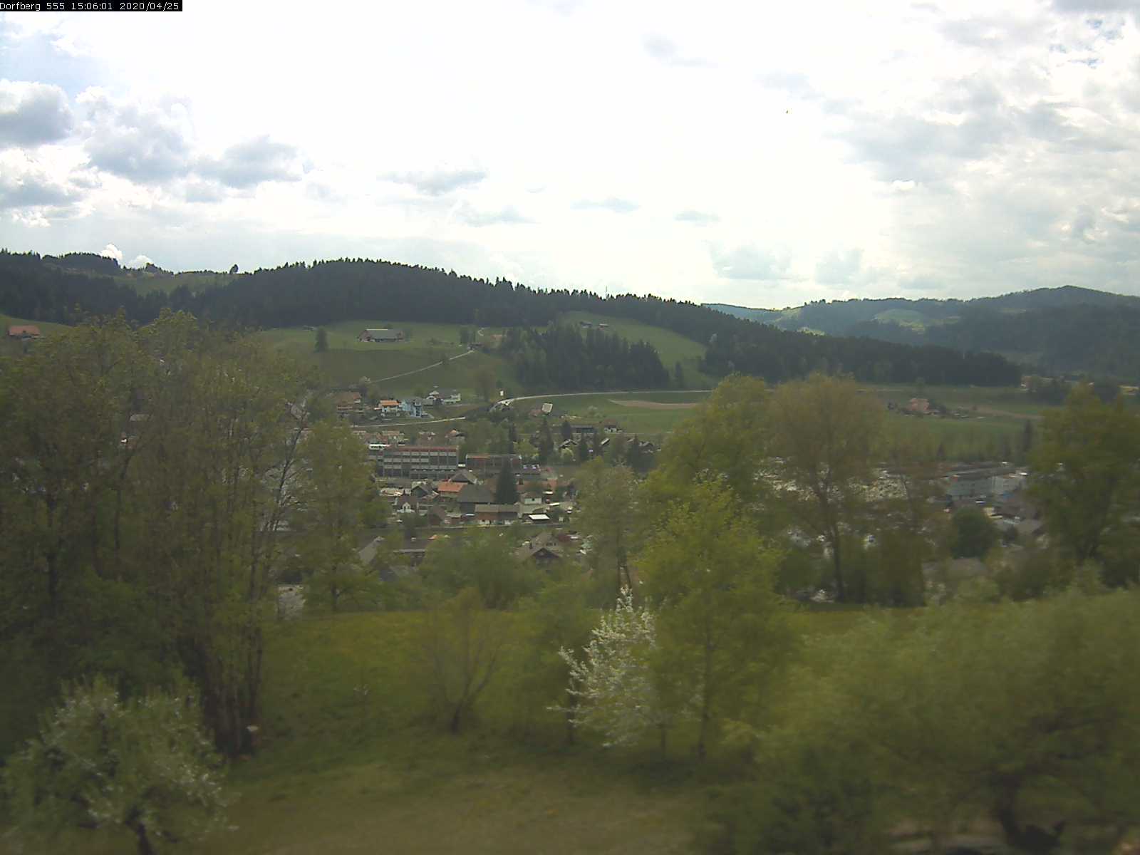 Webcam-Bild: Aussicht vom Dorfberg in Langnau 20200425-150601