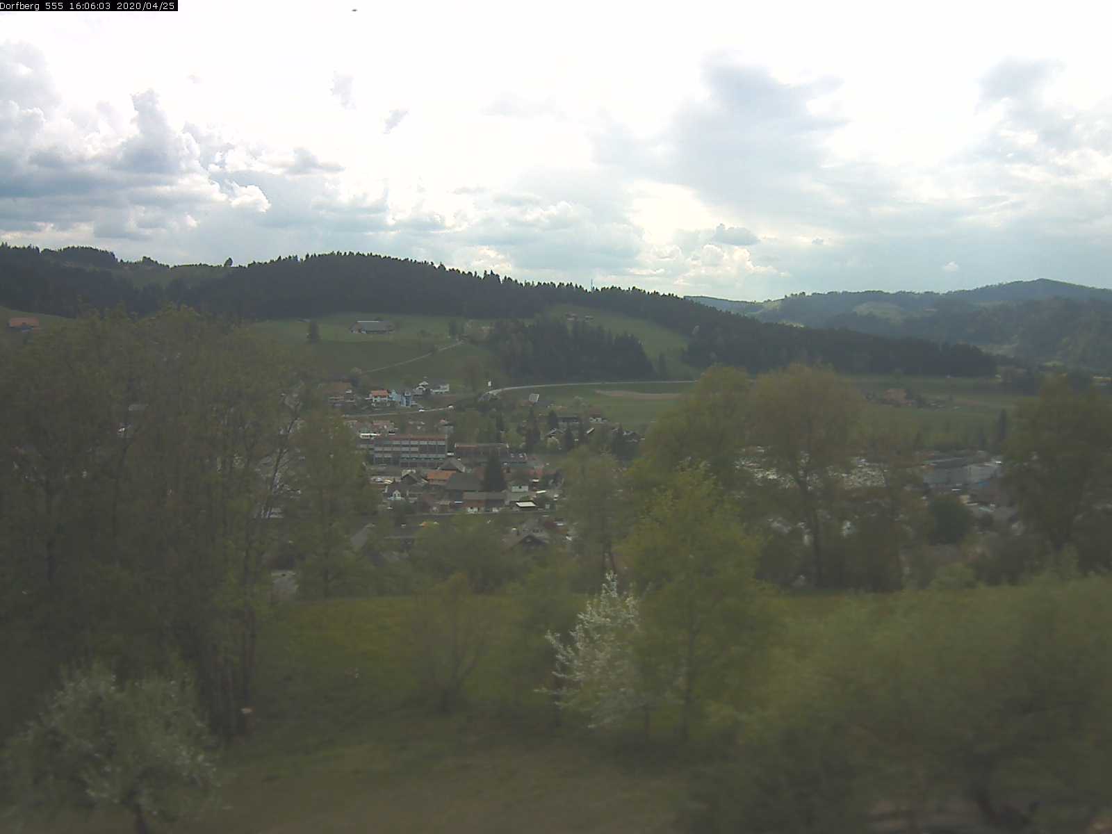 Webcam-Bild: Aussicht vom Dorfberg in Langnau 20200425-160601