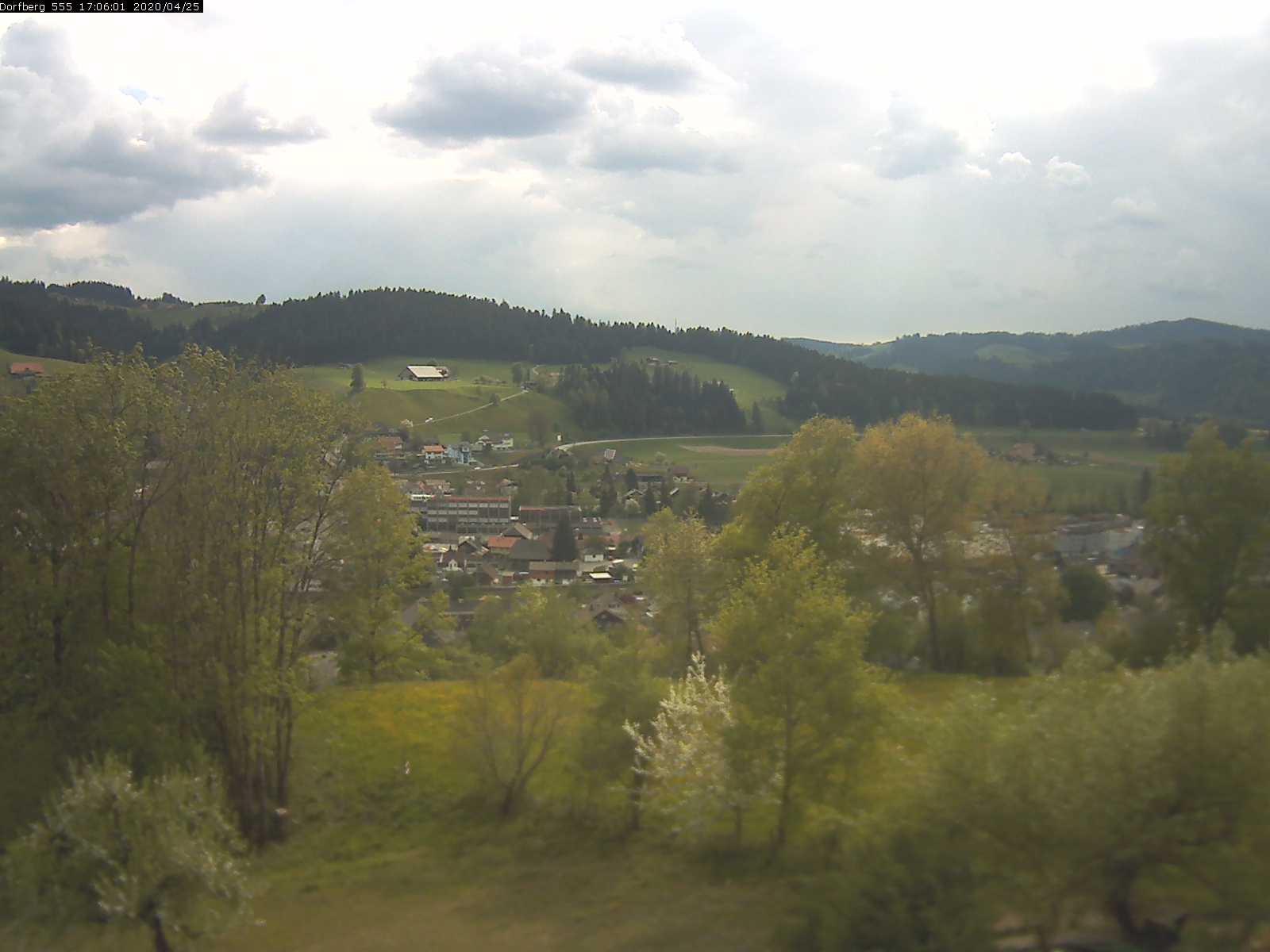 Webcam-Bild: Aussicht vom Dorfberg in Langnau 20200425-170601