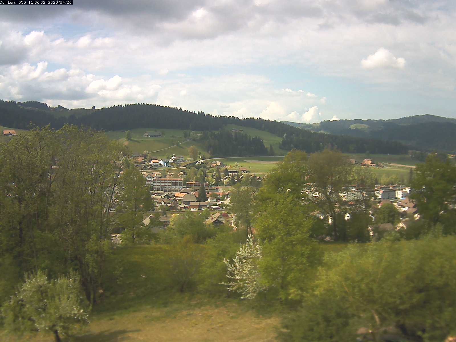 Webcam-Bild: Aussicht vom Dorfberg in Langnau 20200426-110601