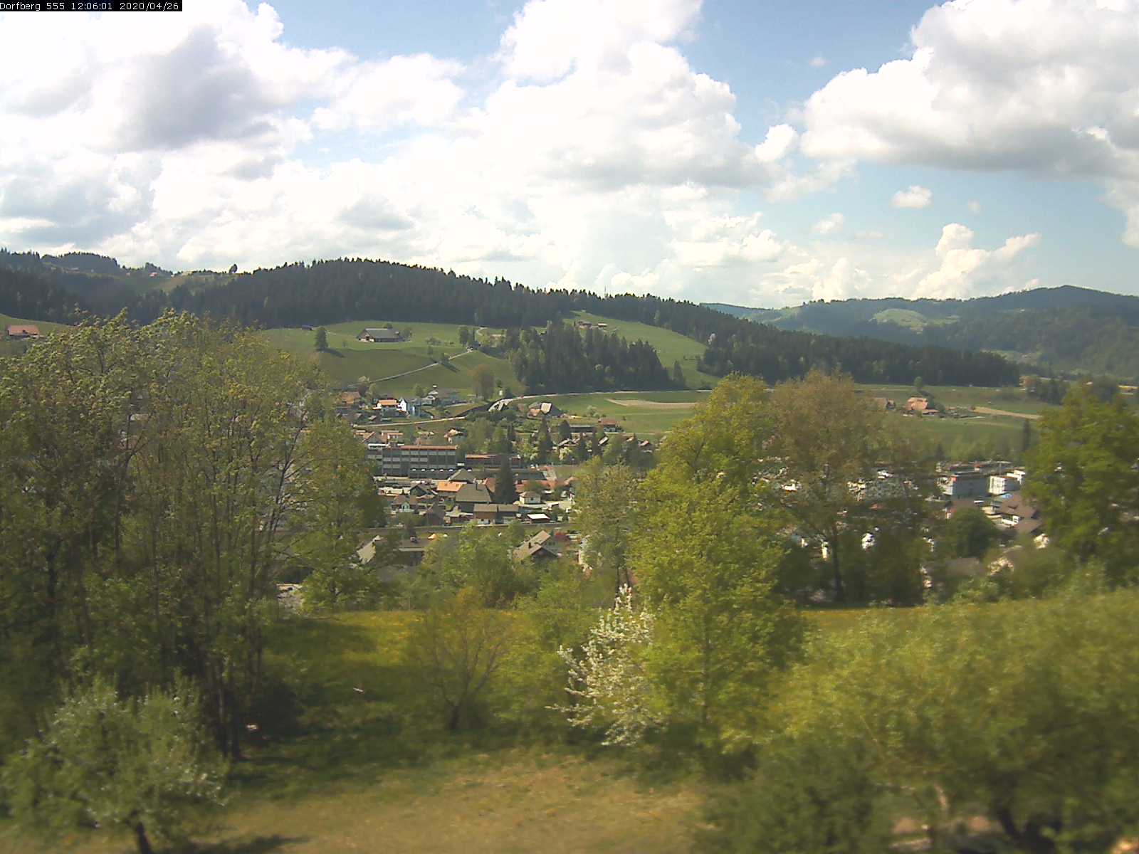 Webcam-Bild: Aussicht vom Dorfberg in Langnau 20200426-120601