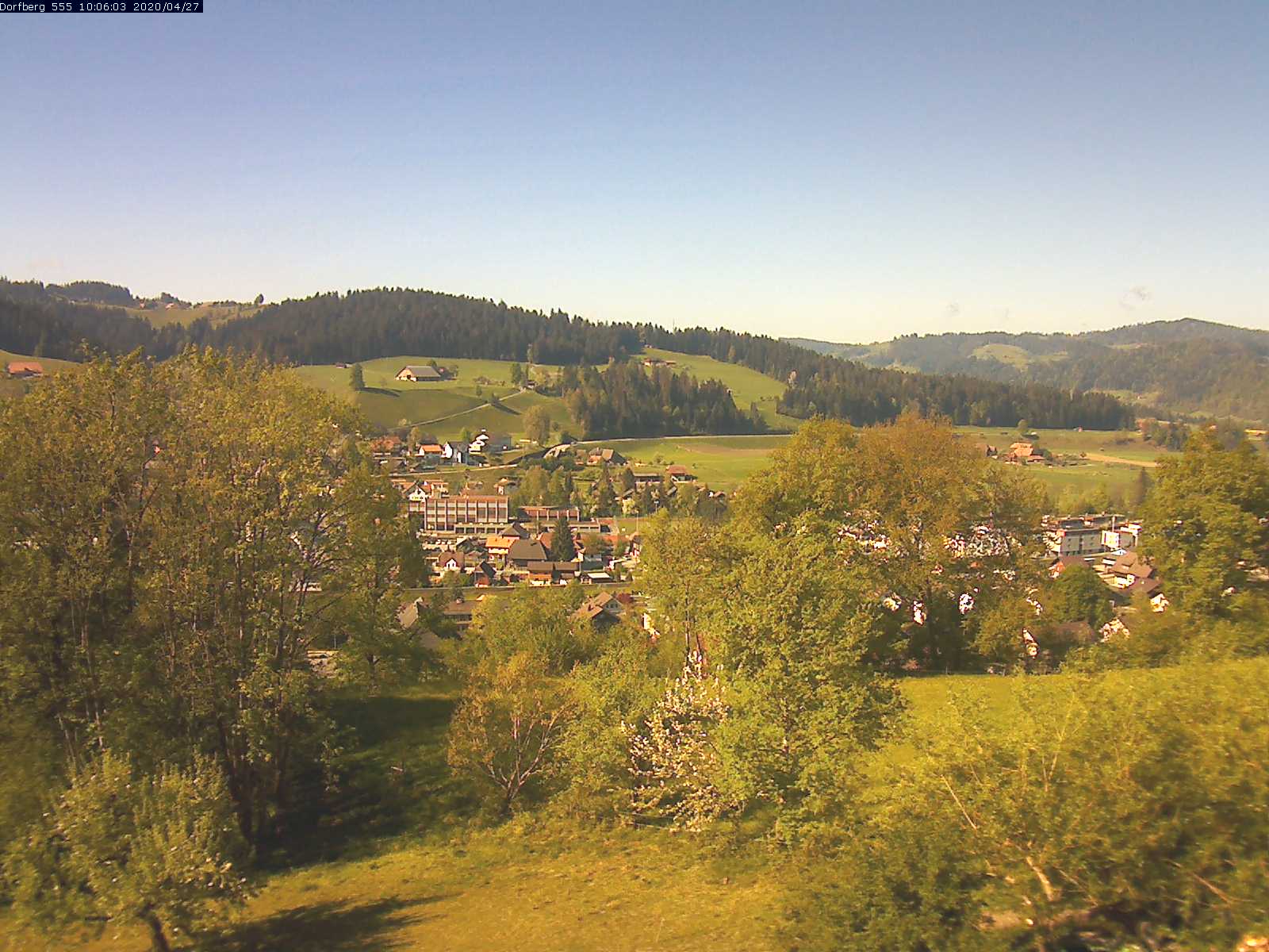 Webcam-Bild: Aussicht vom Dorfberg in Langnau 20200427-100601