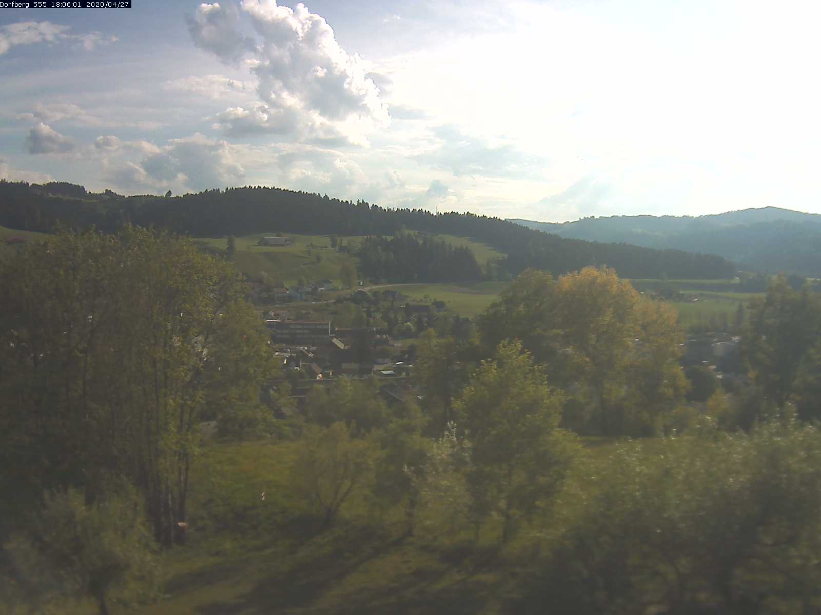Webcam-Bild: Aussicht vom Dorfberg in Langnau 20200427-180601