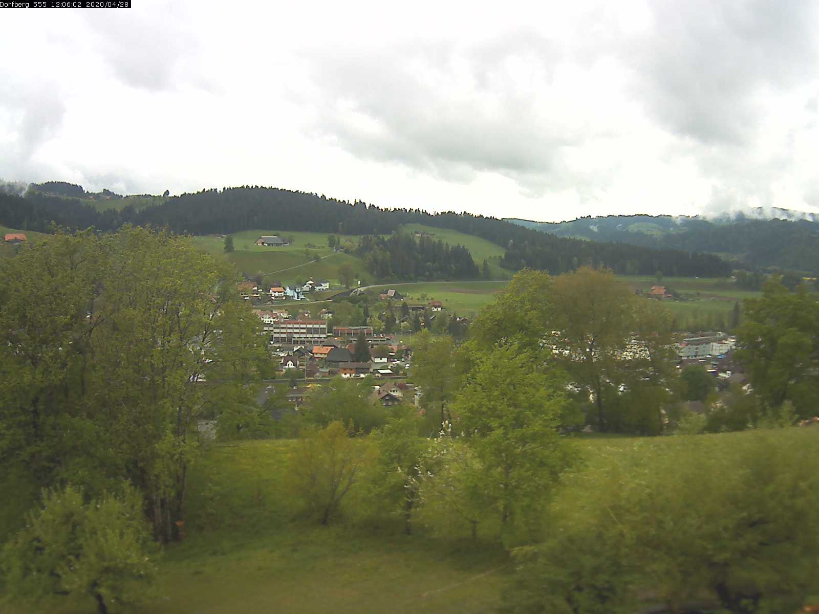 Webcam-Bild: Aussicht vom Dorfberg in Langnau 20200428-120601