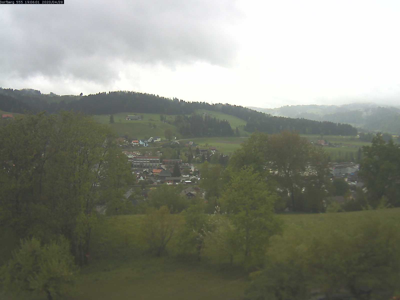 Webcam-Bild: Aussicht vom Dorfberg in Langnau 20200428-190601