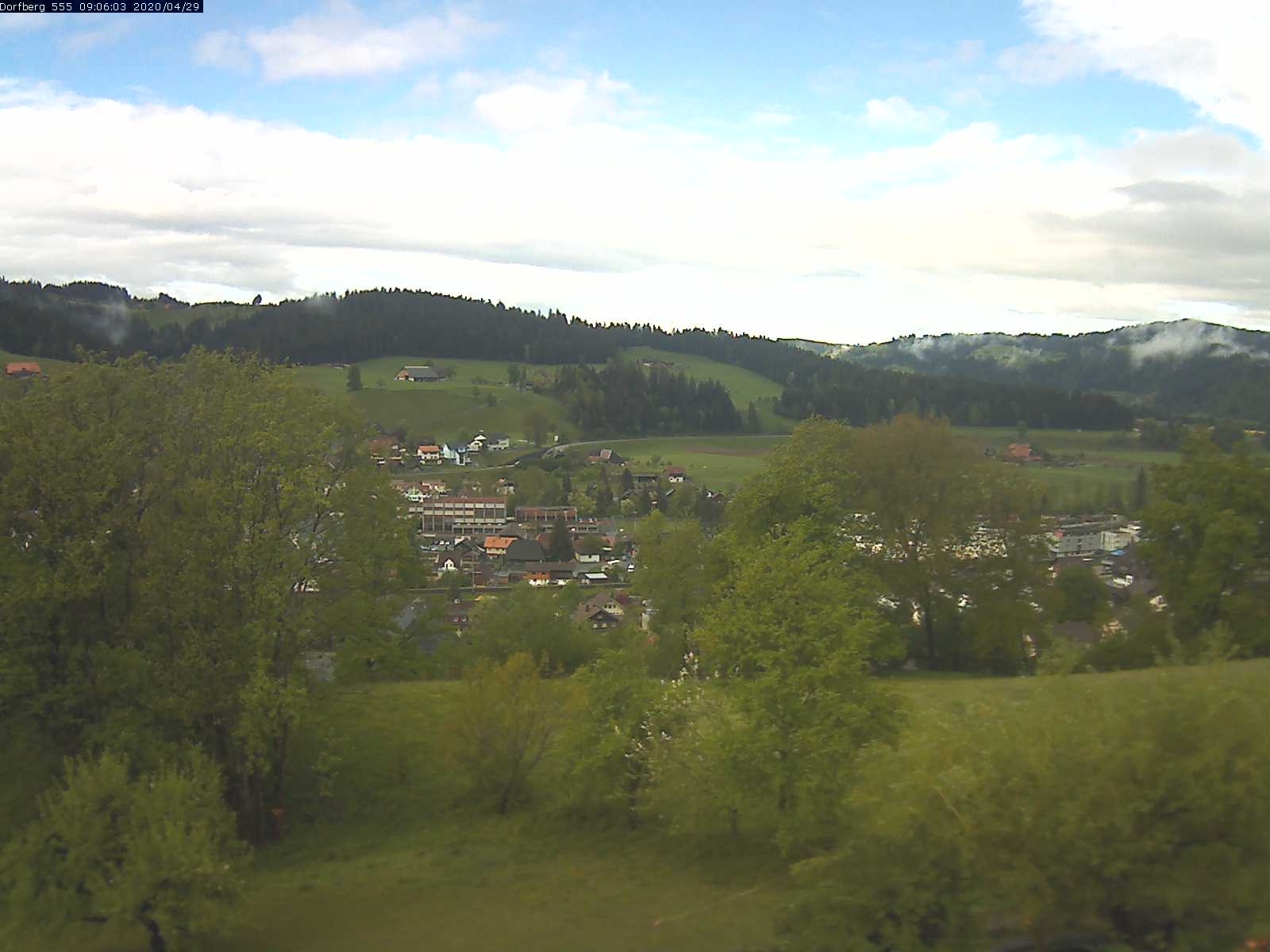 Webcam-Bild: Aussicht vom Dorfberg in Langnau 20200429-090601