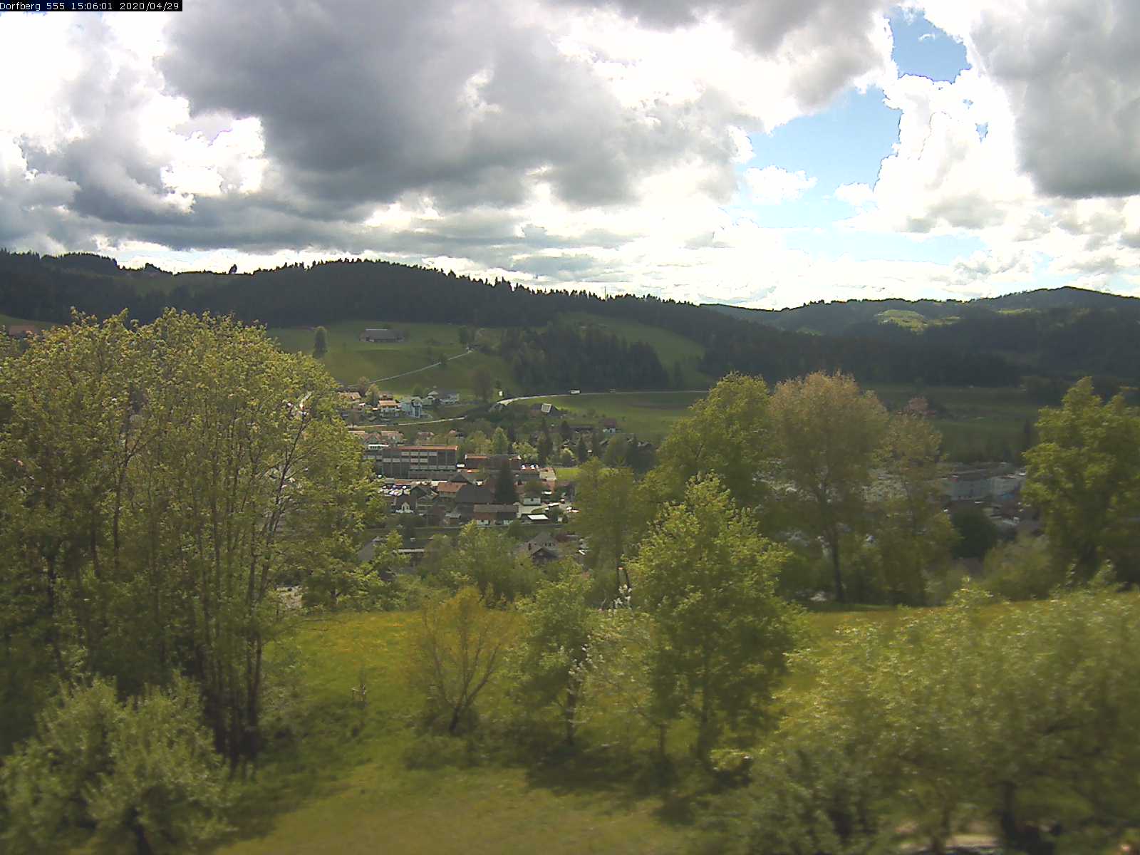 Webcam-Bild: Aussicht vom Dorfberg in Langnau 20200429-150601