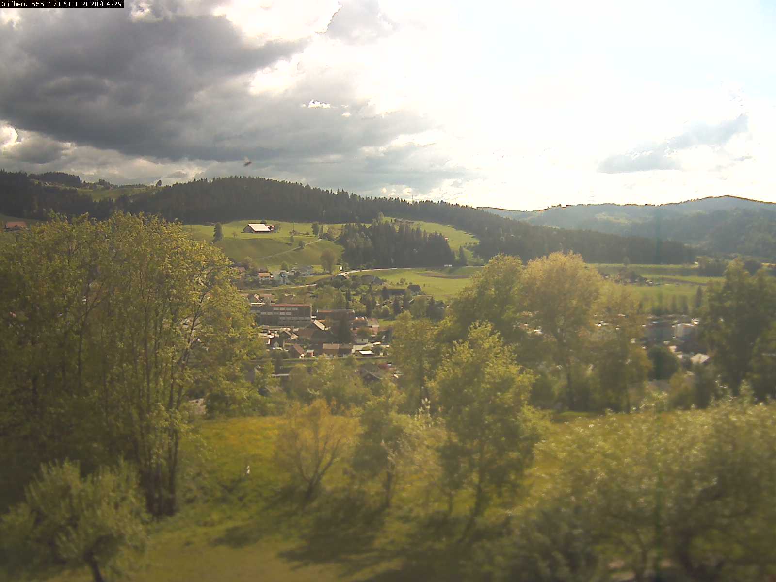 Webcam-Bild: Aussicht vom Dorfberg in Langnau 20200429-170601
