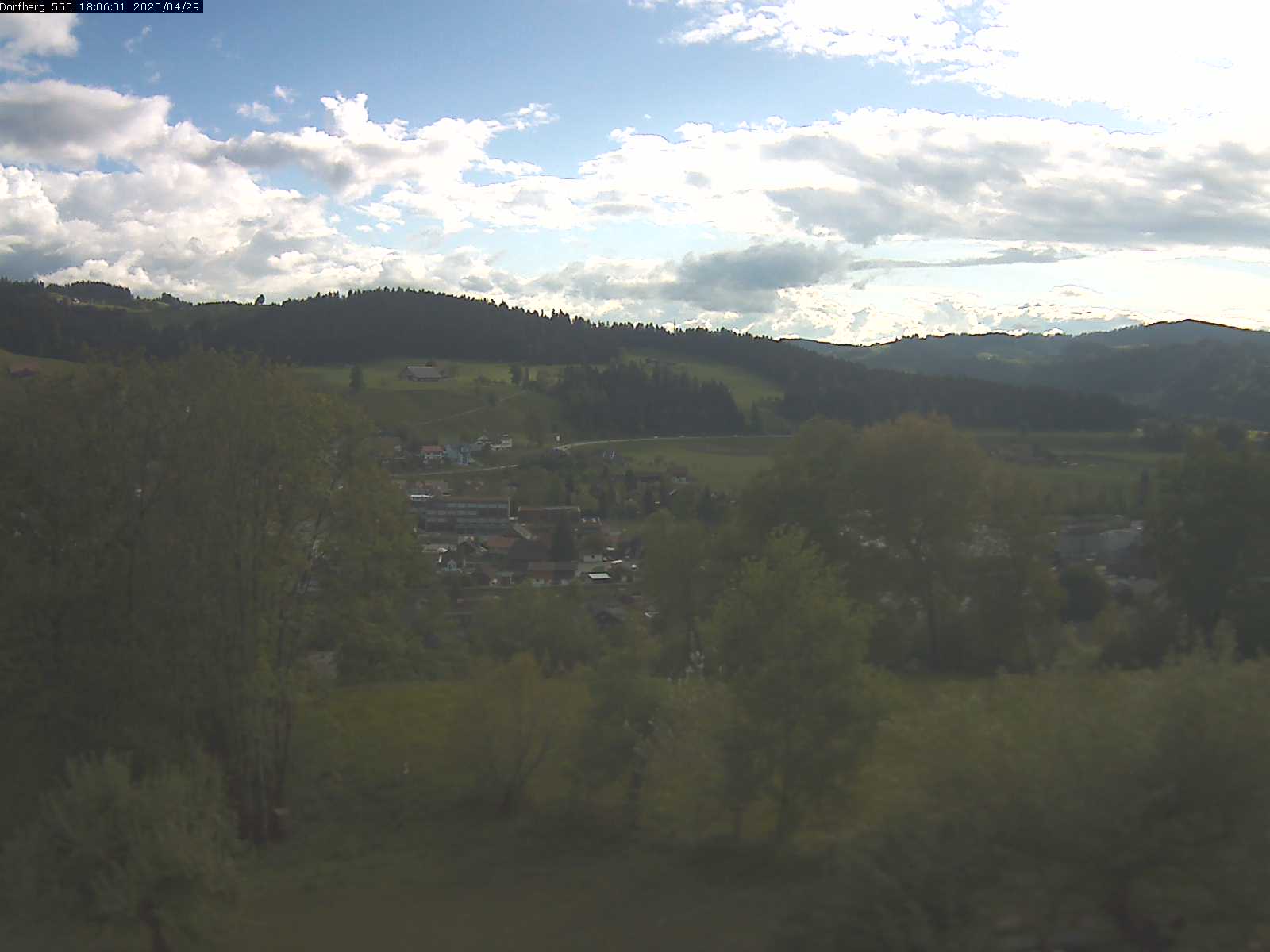 Webcam-Bild: Aussicht vom Dorfberg in Langnau 20200429-180601
