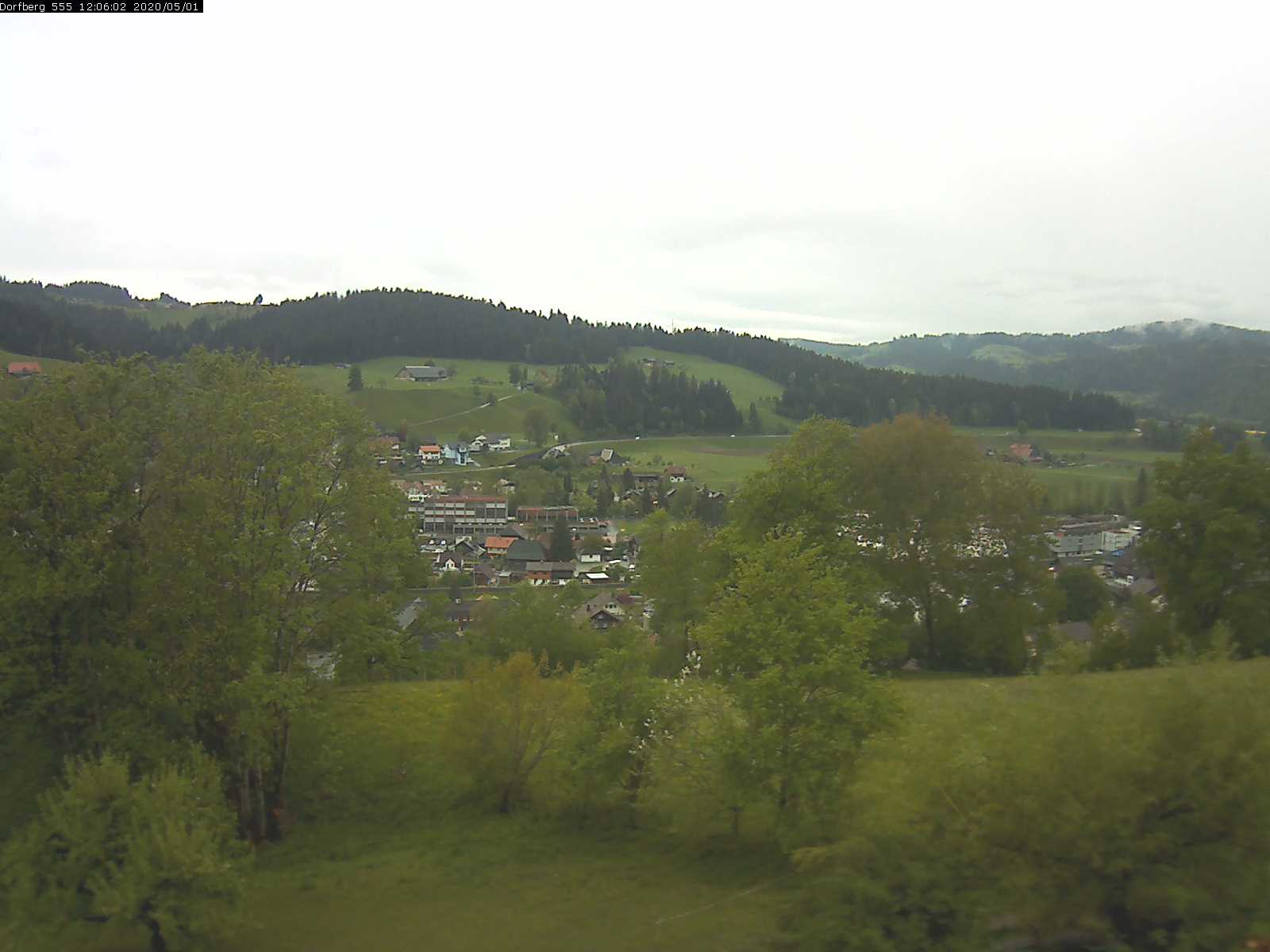 Webcam-Bild: Aussicht vom Dorfberg in Langnau 20200501-120601