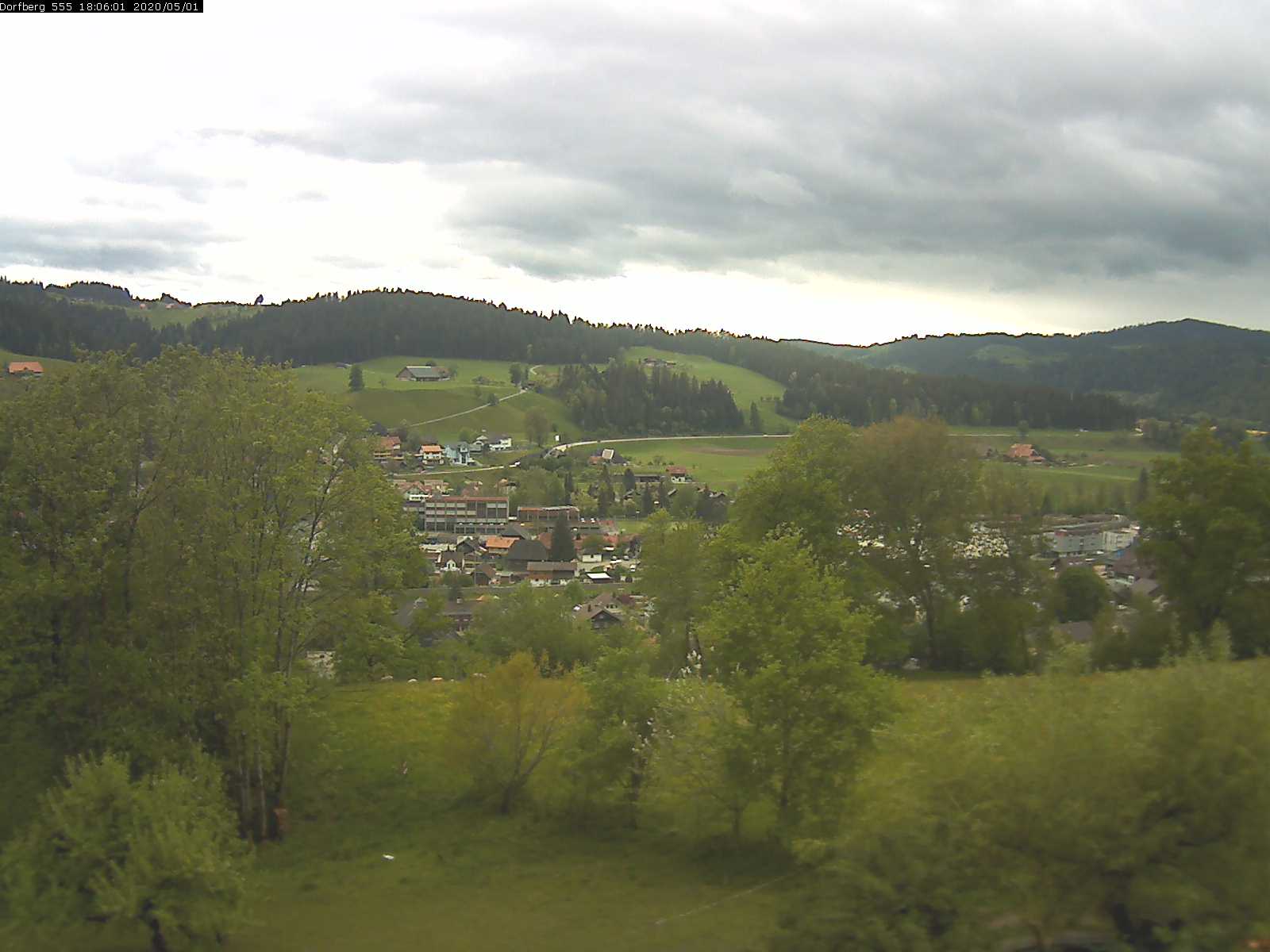 Webcam-Bild: Aussicht vom Dorfberg in Langnau 20200501-180601