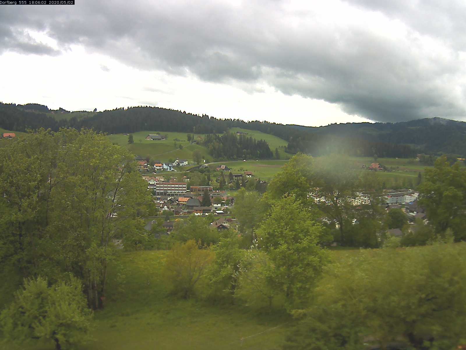 Webcam-Bild: Aussicht vom Dorfberg in Langnau 20200502-180601