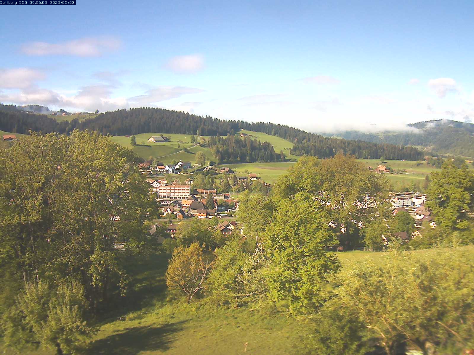 Webcam-Bild: Aussicht vom Dorfberg in Langnau 20200503-090601