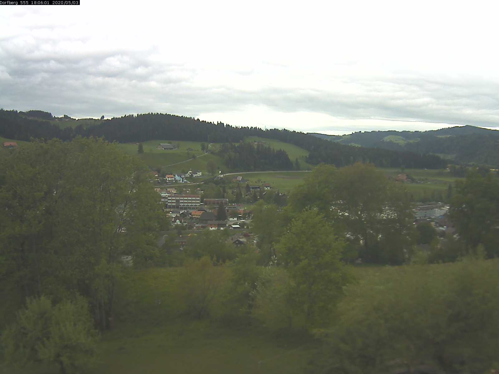 Webcam-Bild: Aussicht vom Dorfberg in Langnau 20200503-180601