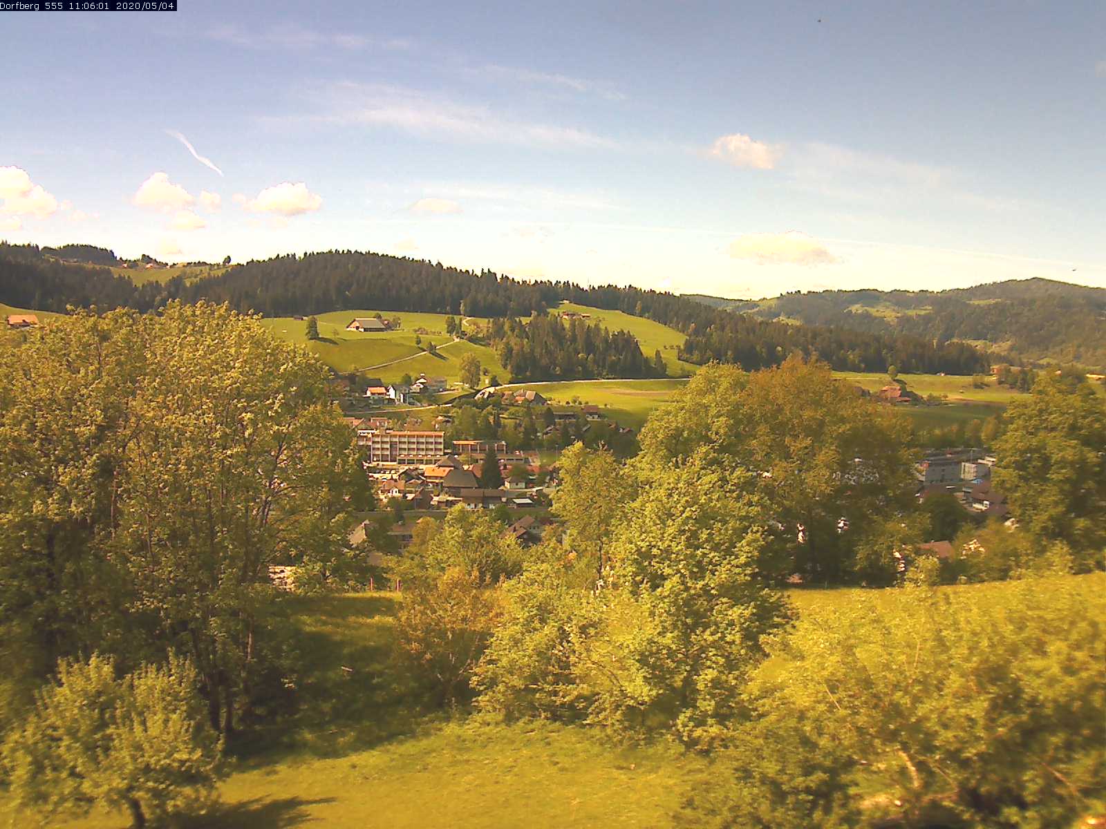 Webcam-Bild: Aussicht vom Dorfberg in Langnau 20200504-110601
