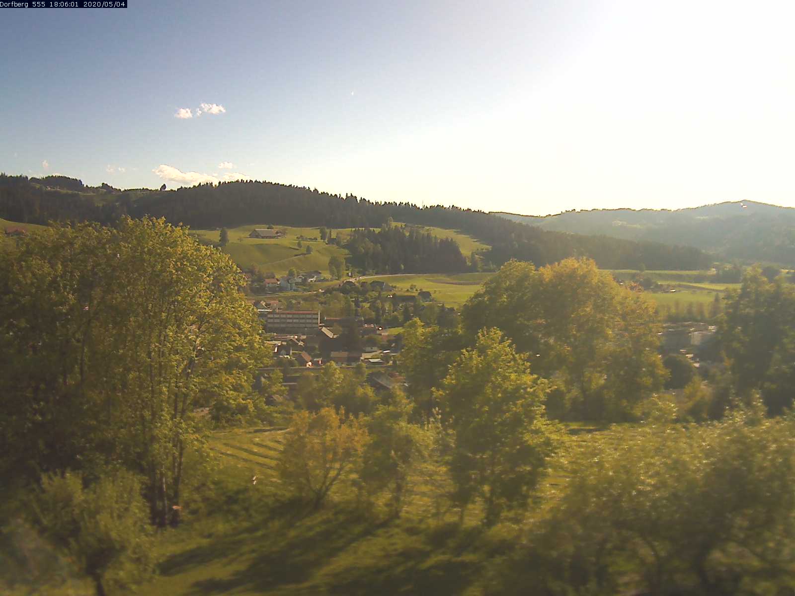 Webcam-Bild: Aussicht vom Dorfberg in Langnau 20200504-180601