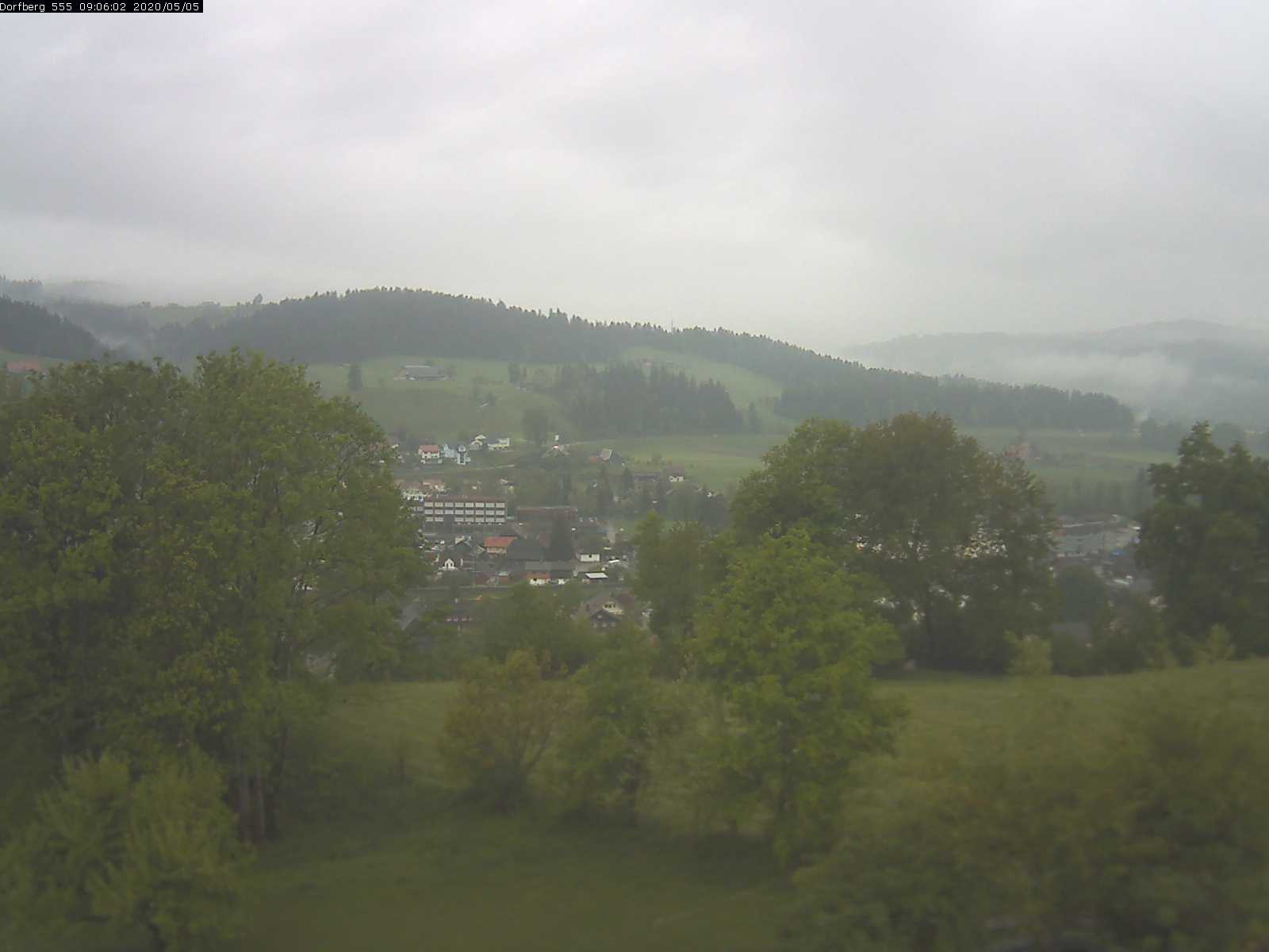 Webcam-Bild: Aussicht vom Dorfberg in Langnau 20200505-090601