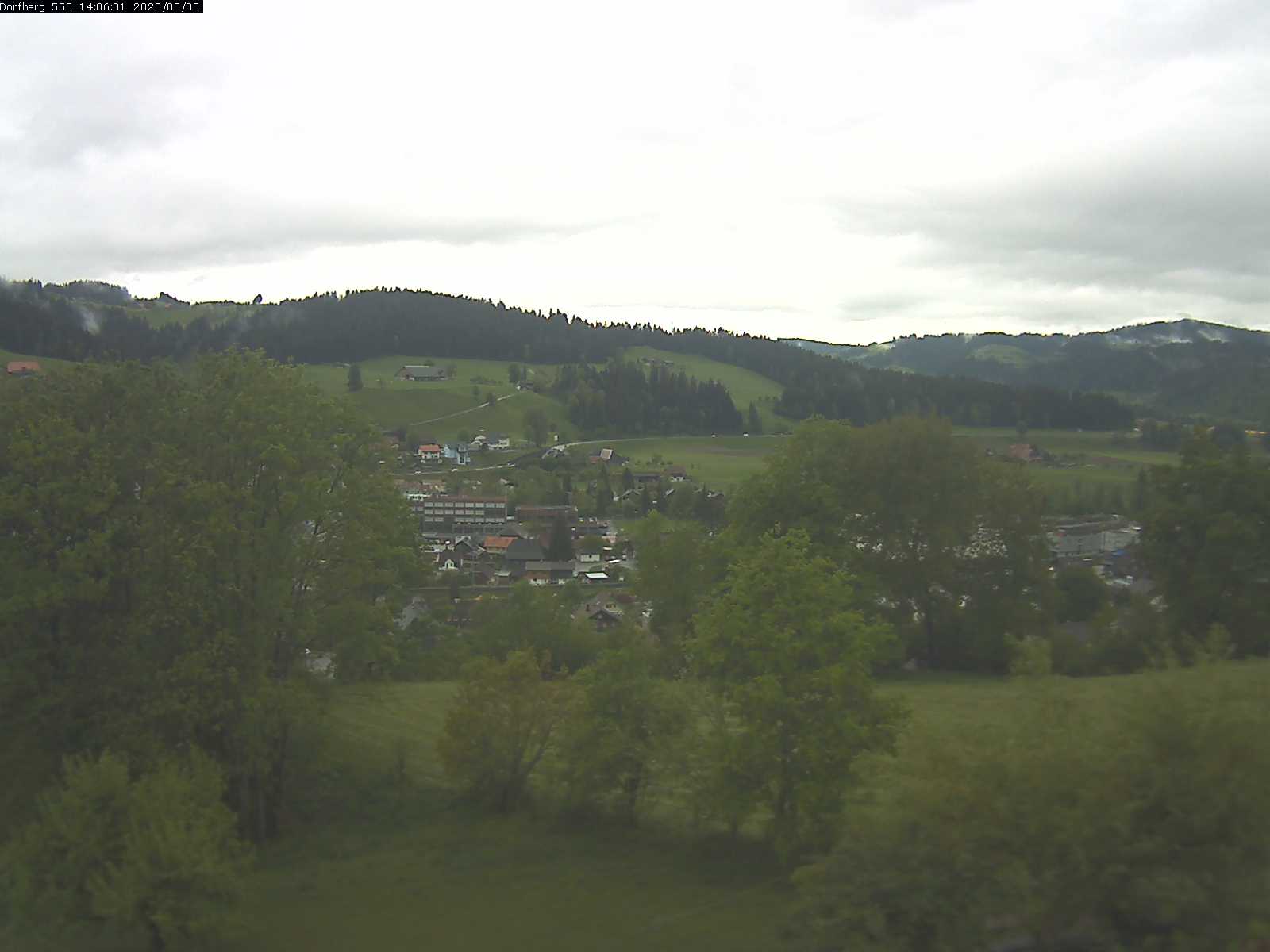 Webcam-Bild: Aussicht vom Dorfberg in Langnau 20200505-140601