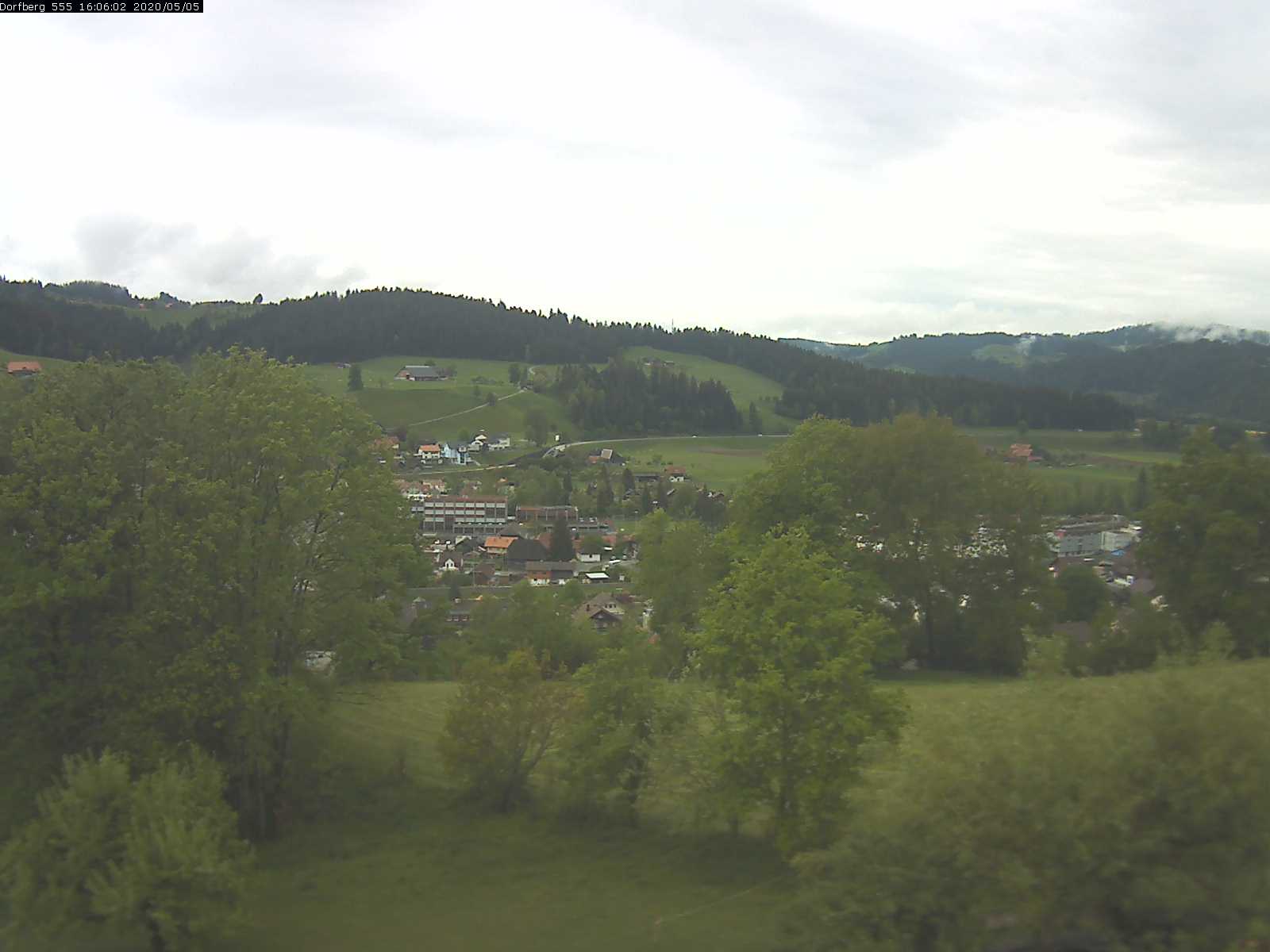 Webcam-Bild: Aussicht vom Dorfberg in Langnau 20200505-160601
