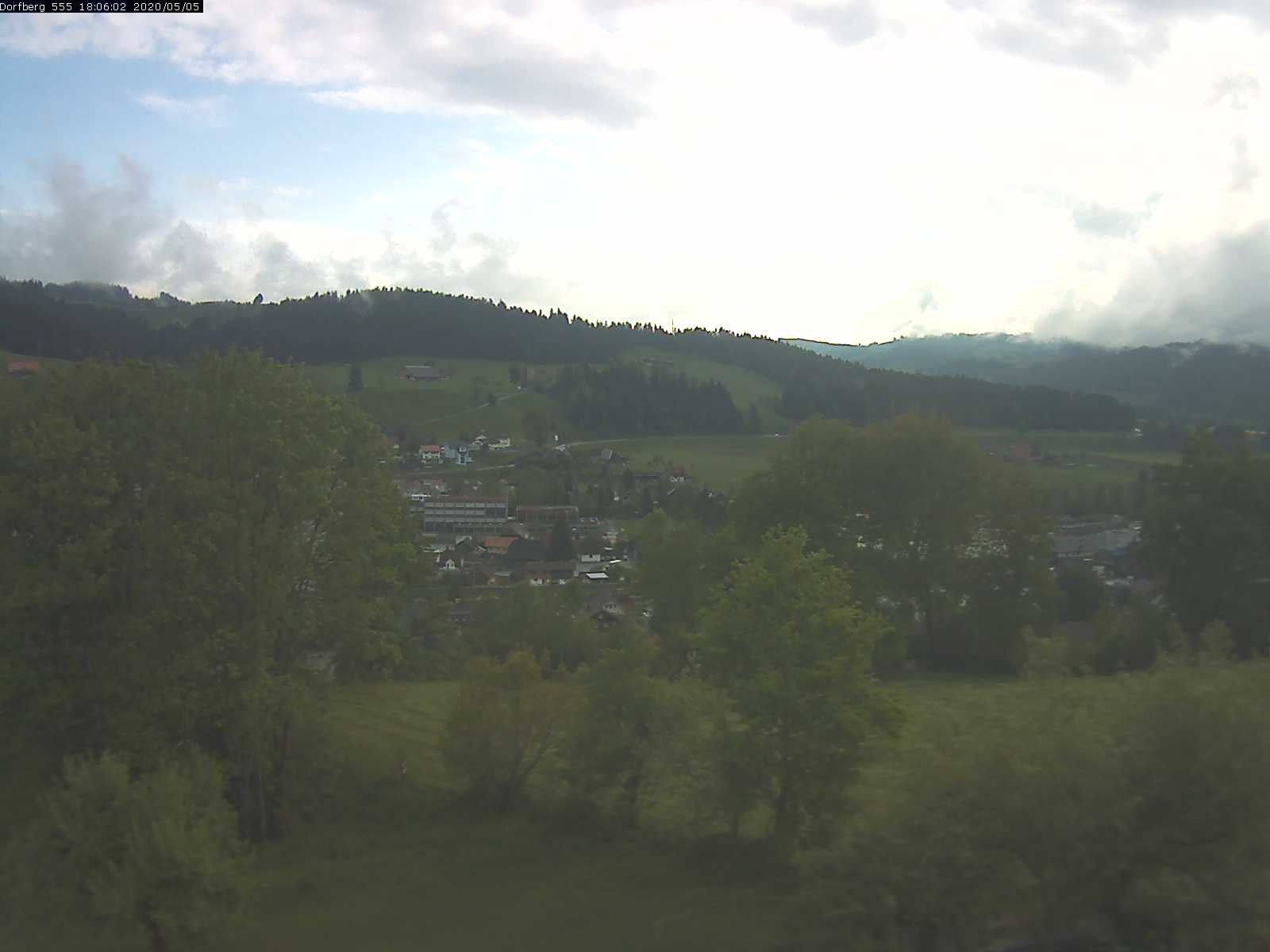 Webcam-Bild: Aussicht vom Dorfberg in Langnau 20200505-180601