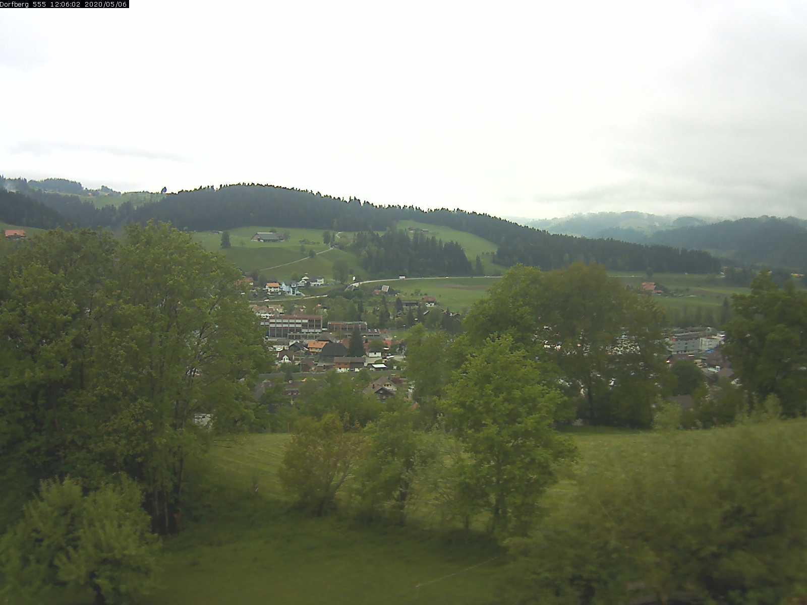 Webcam-Bild: Aussicht vom Dorfberg in Langnau 20200506-120601