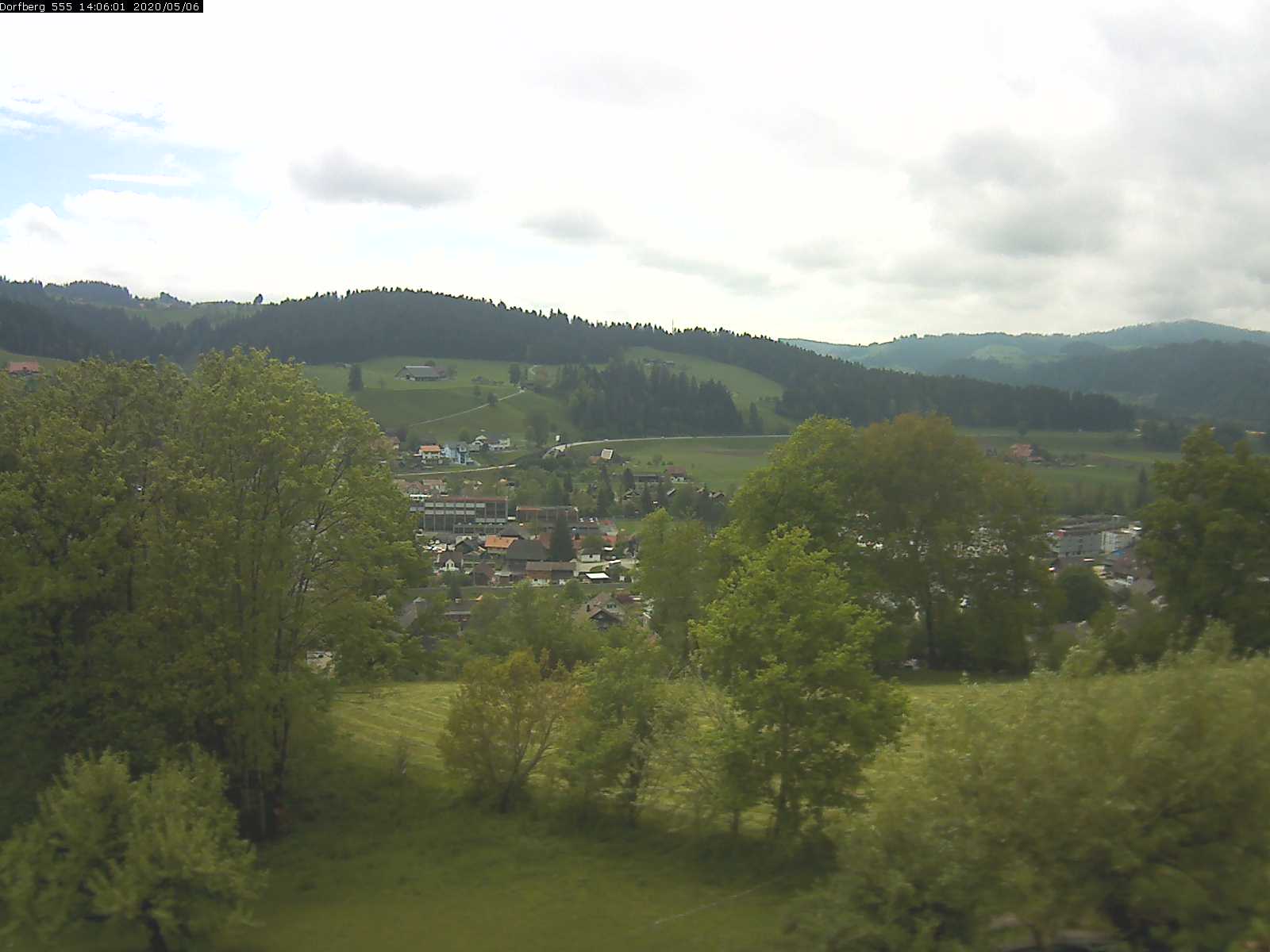 Webcam-Bild: Aussicht vom Dorfberg in Langnau 20200506-140601