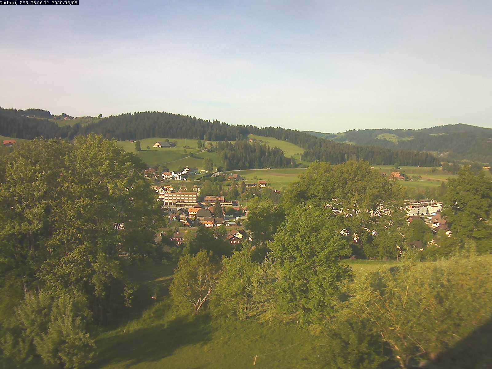 Webcam-Bild: Aussicht vom Dorfberg in Langnau 20200508-080601