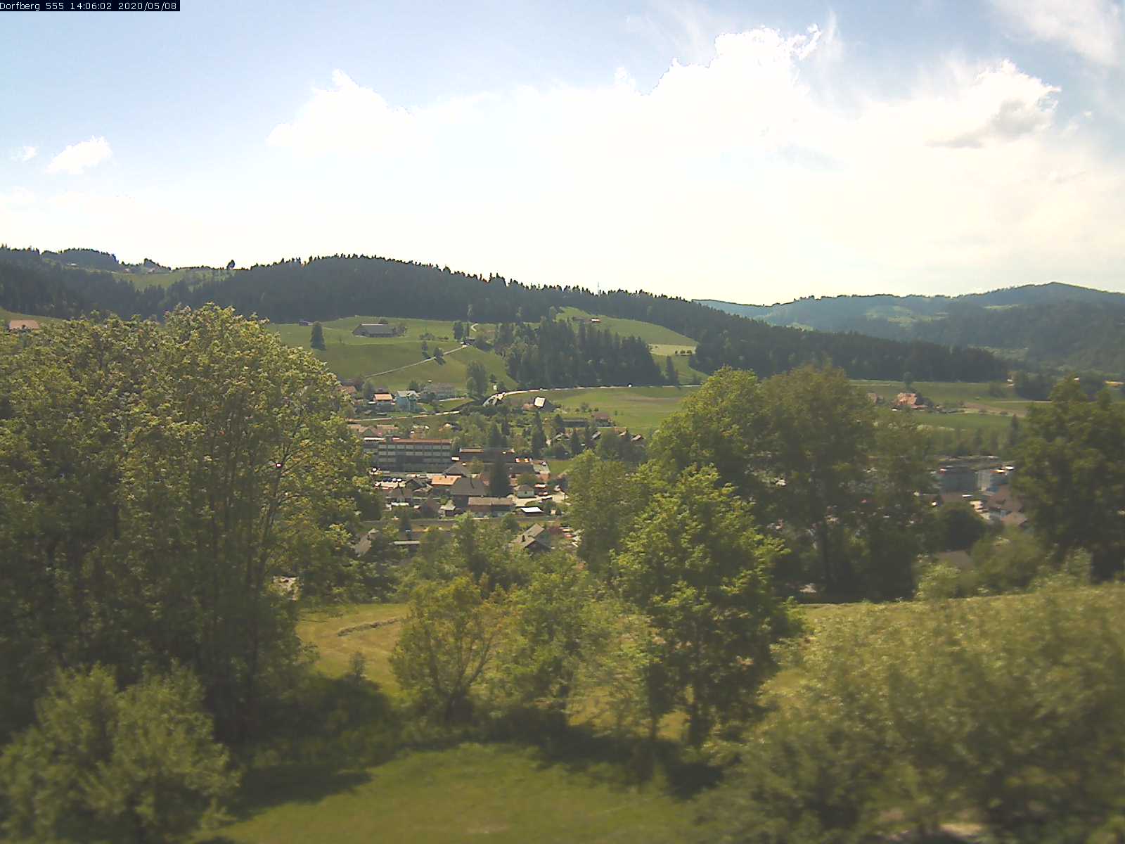 Webcam-Bild: Aussicht vom Dorfberg in Langnau 20200508-140601