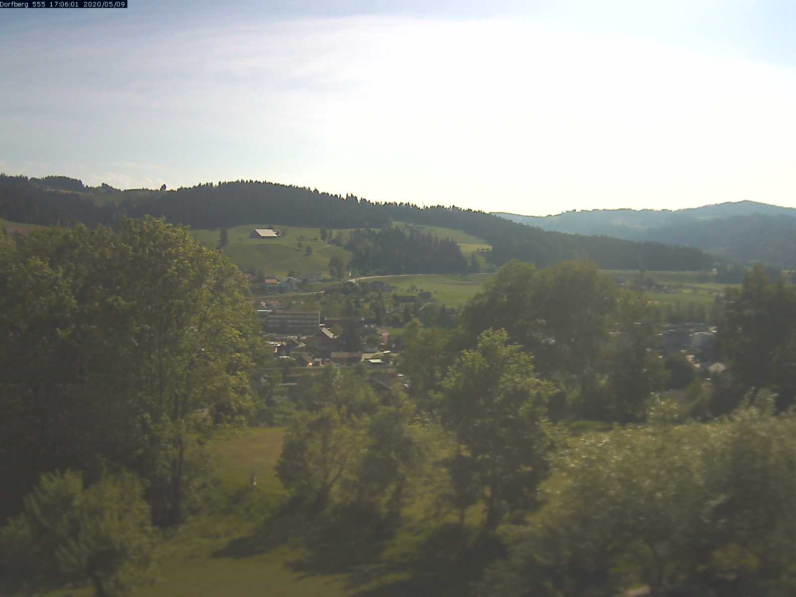 Webcam-Bild: Aussicht vom Dorfberg in Langnau 20200509-170601