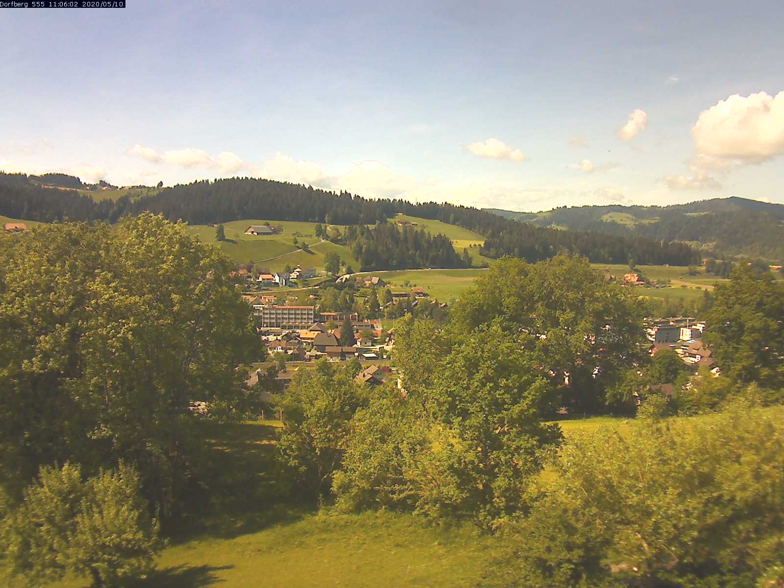 Webcam-Bild: Aussicht vom Dorfberg in Langnau 20200510-110601