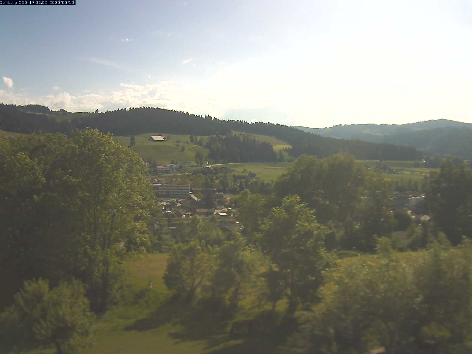 Webcam-Bild: Aussicht vom Dorfberg in Langnau 20200510-170601