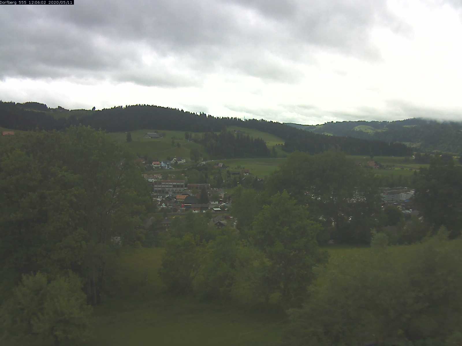Webcam-Bild: Aussicht vom Dorfberg in Langnau 20200511-120601