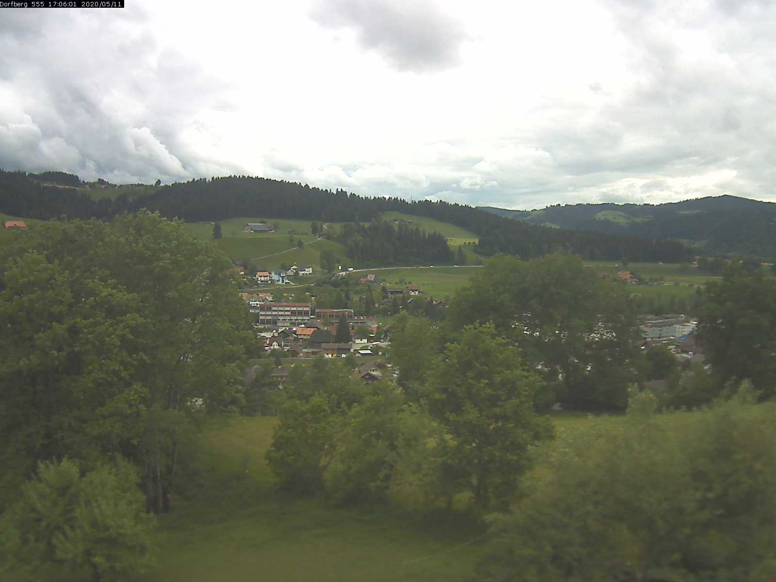 Webcam-Bild: Aussicht vom Dorfberg in Langnau 20200511-170601