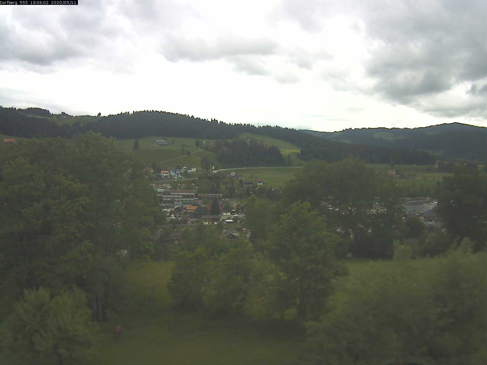 Webcam-Bild: Aussicht vom Dorfberg in Langnau 20200511-180601