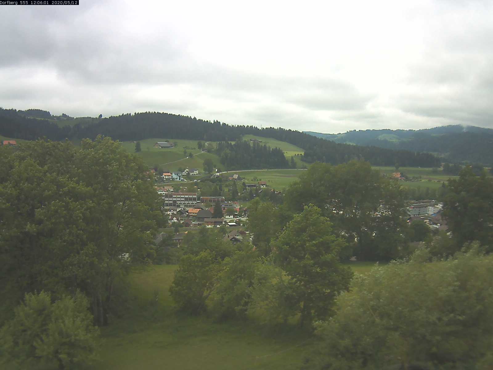Webcam-Bild: Aussicht vom Dorfberg in Langnau 20200512-120601