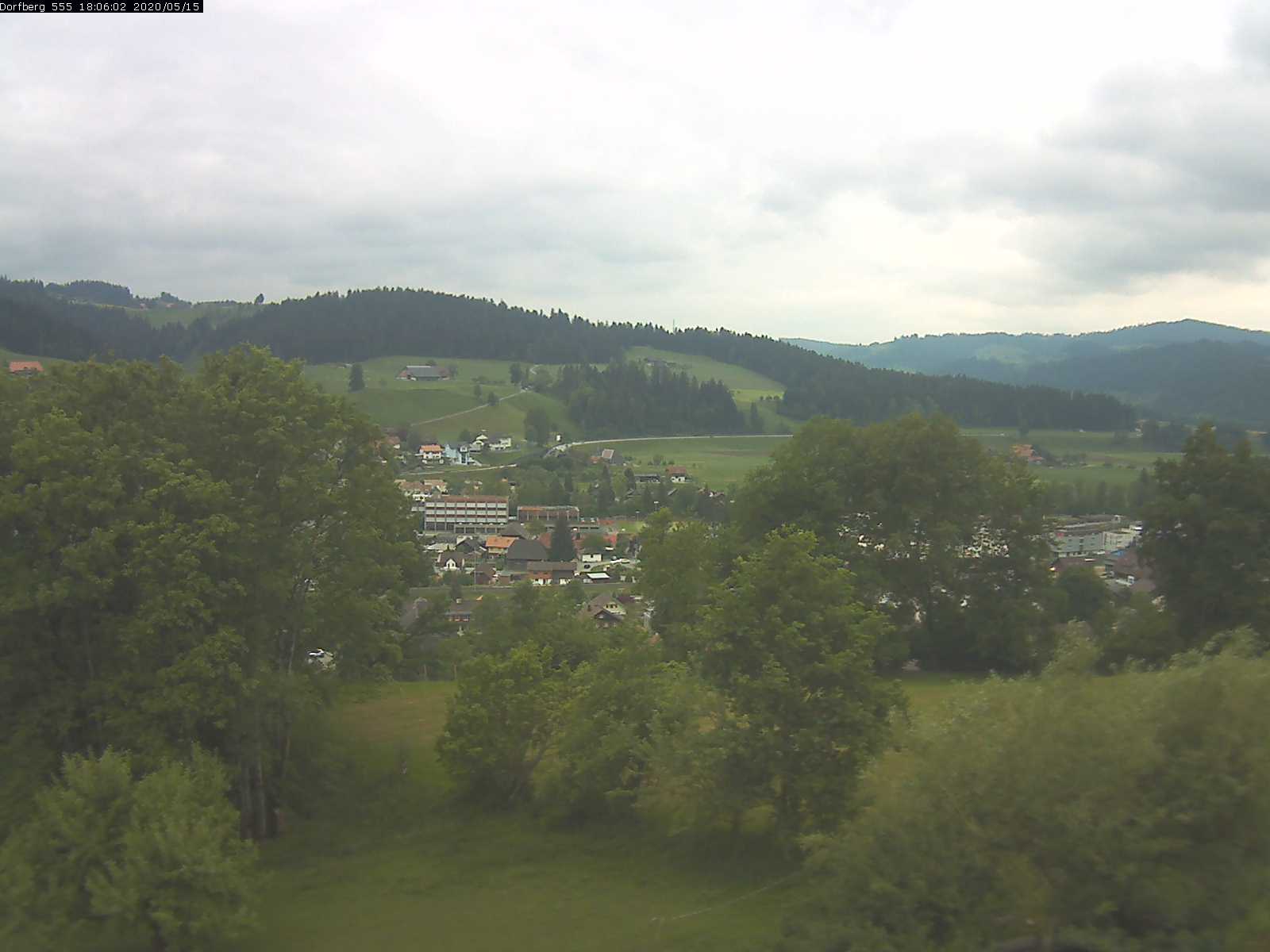Webcam-Bild: Aussicht vom Dorfberg in Langnau 20200515-180601