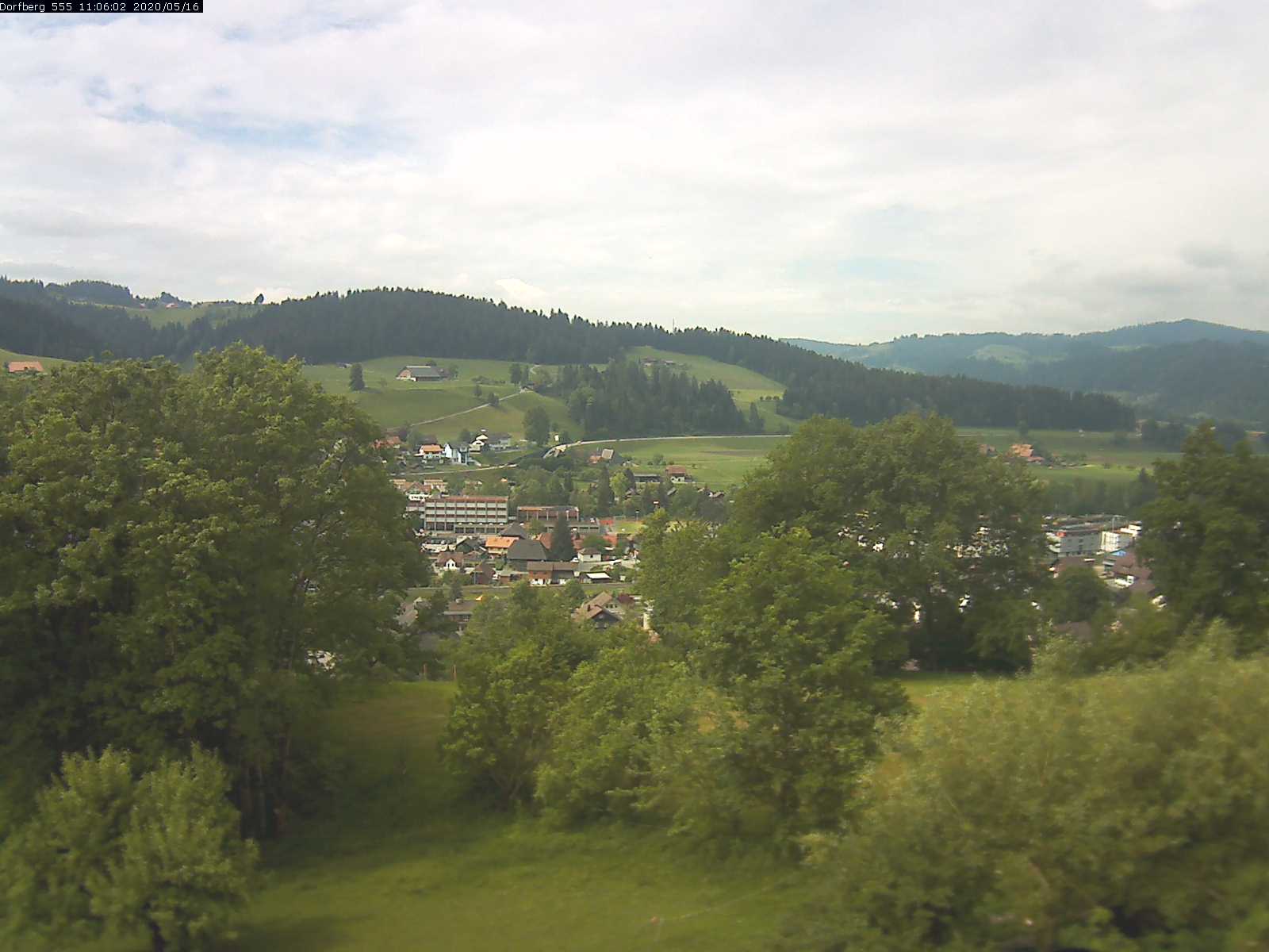 Webcam-Bild: Aussicht vom Dorfberg in Langnau 20200516-110601