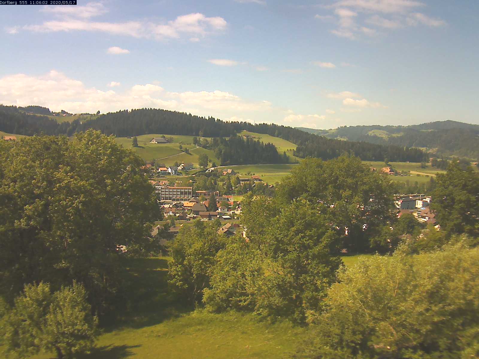Webcam-Bild: Aussicht vom Dorfberg in Langnau 20200517-110601