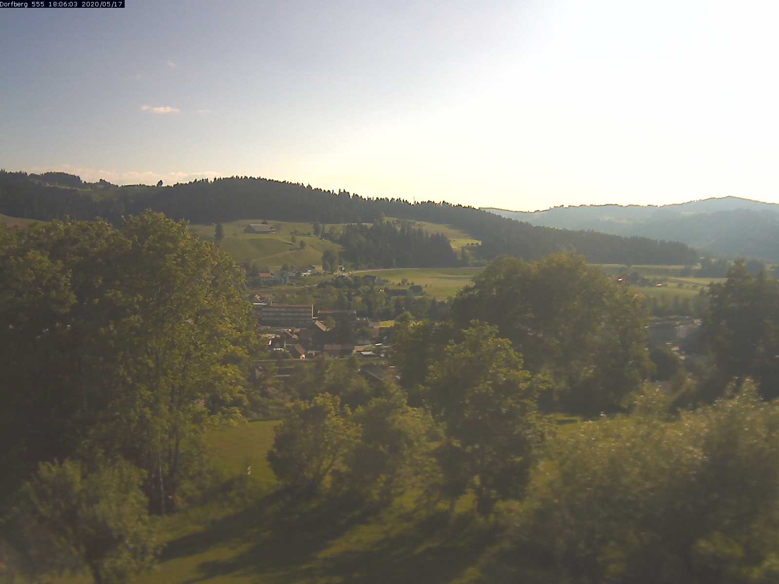 Webcam-Bild: Aussicht vom Dorfberg in Langnau 20200517-180601