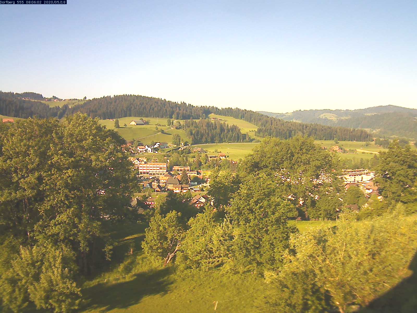 Webcam-Bild: Aussicht vom Dorfberg in Langnau 20200518-080601