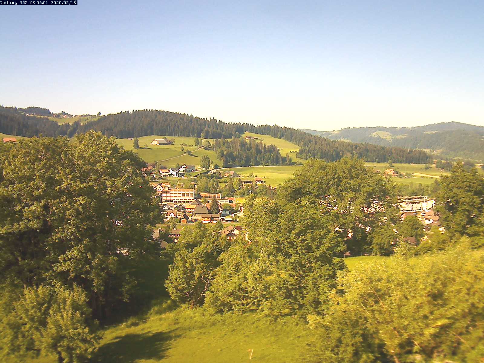Webcam-Bild: Aussicht vom Dorfberg in Langnau 20200518-090601