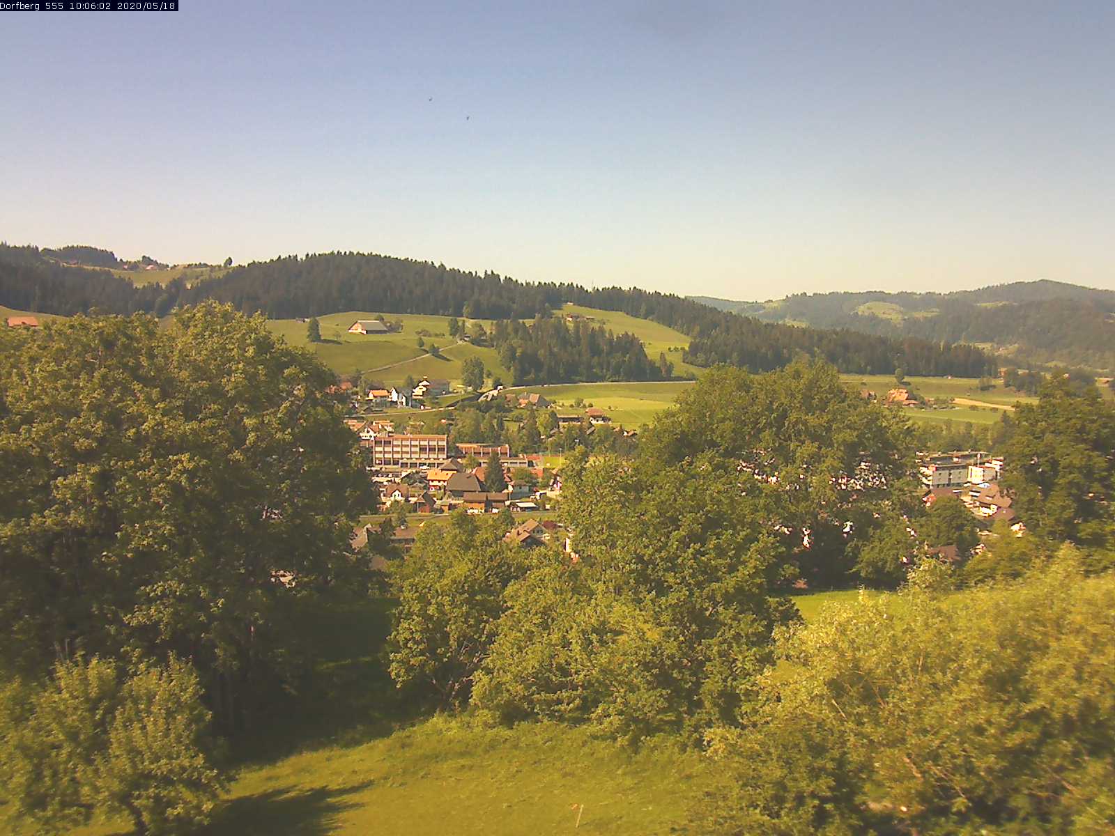 Webcam-Bild: Aussicht vom Dorfberg in Langnau 20200518-100601