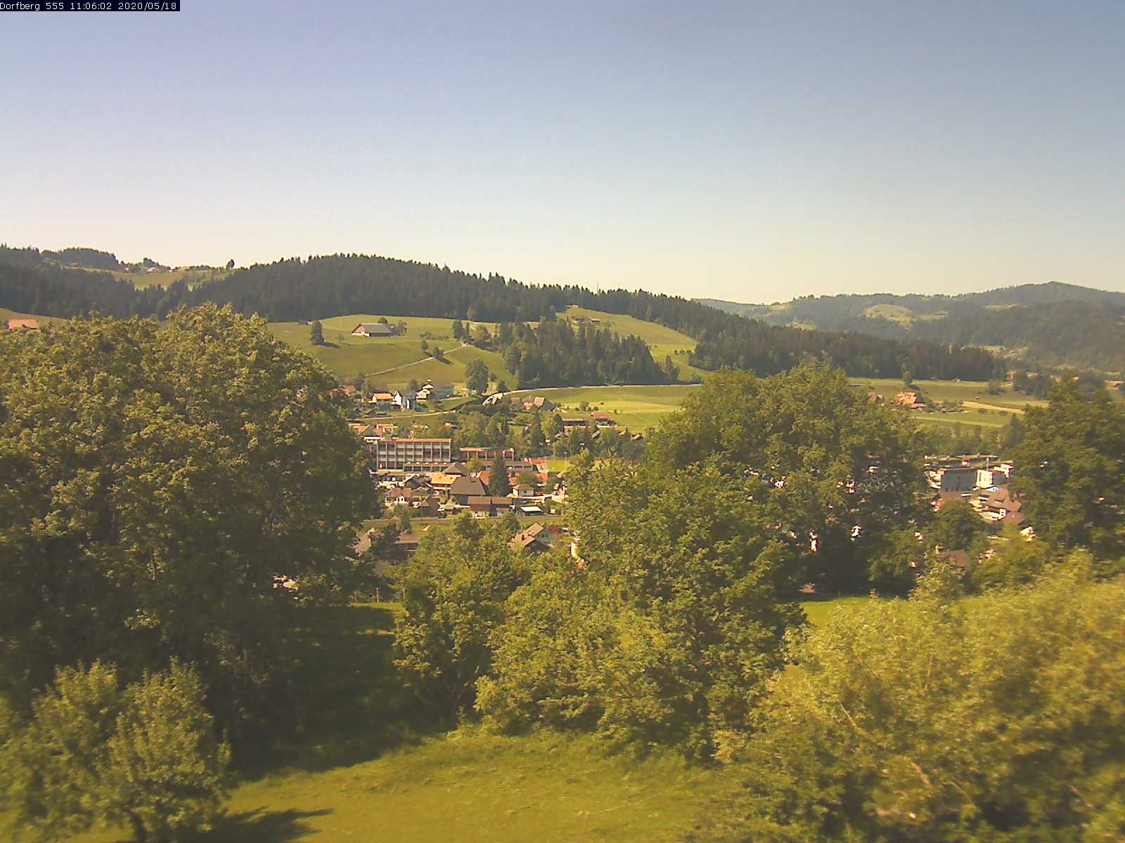 Webcam-Bild: Aussicht vom Dorfberg in Langnau 20200518-110601